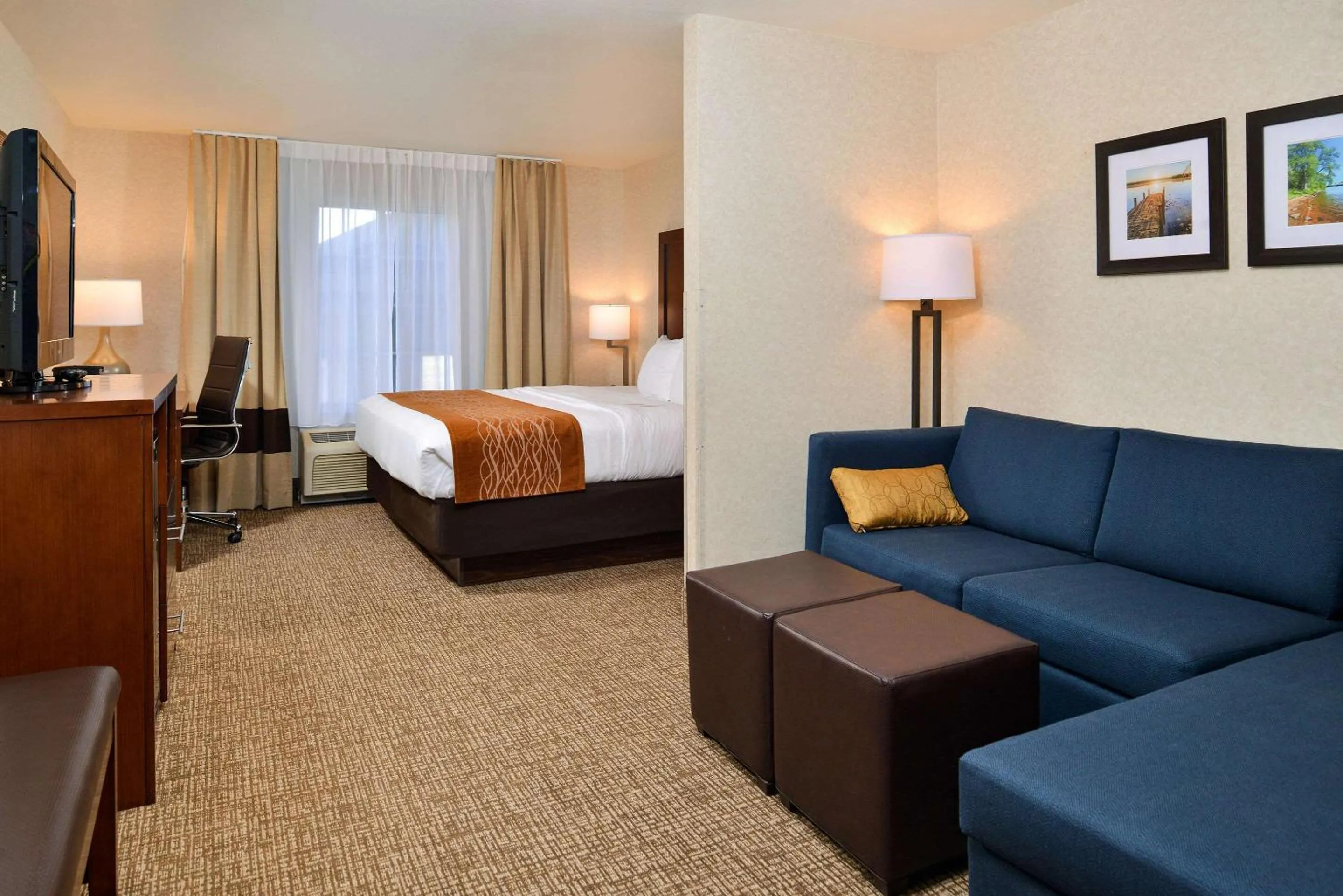 Bedroom, Bed in Comfort Inn & Suites Madison North