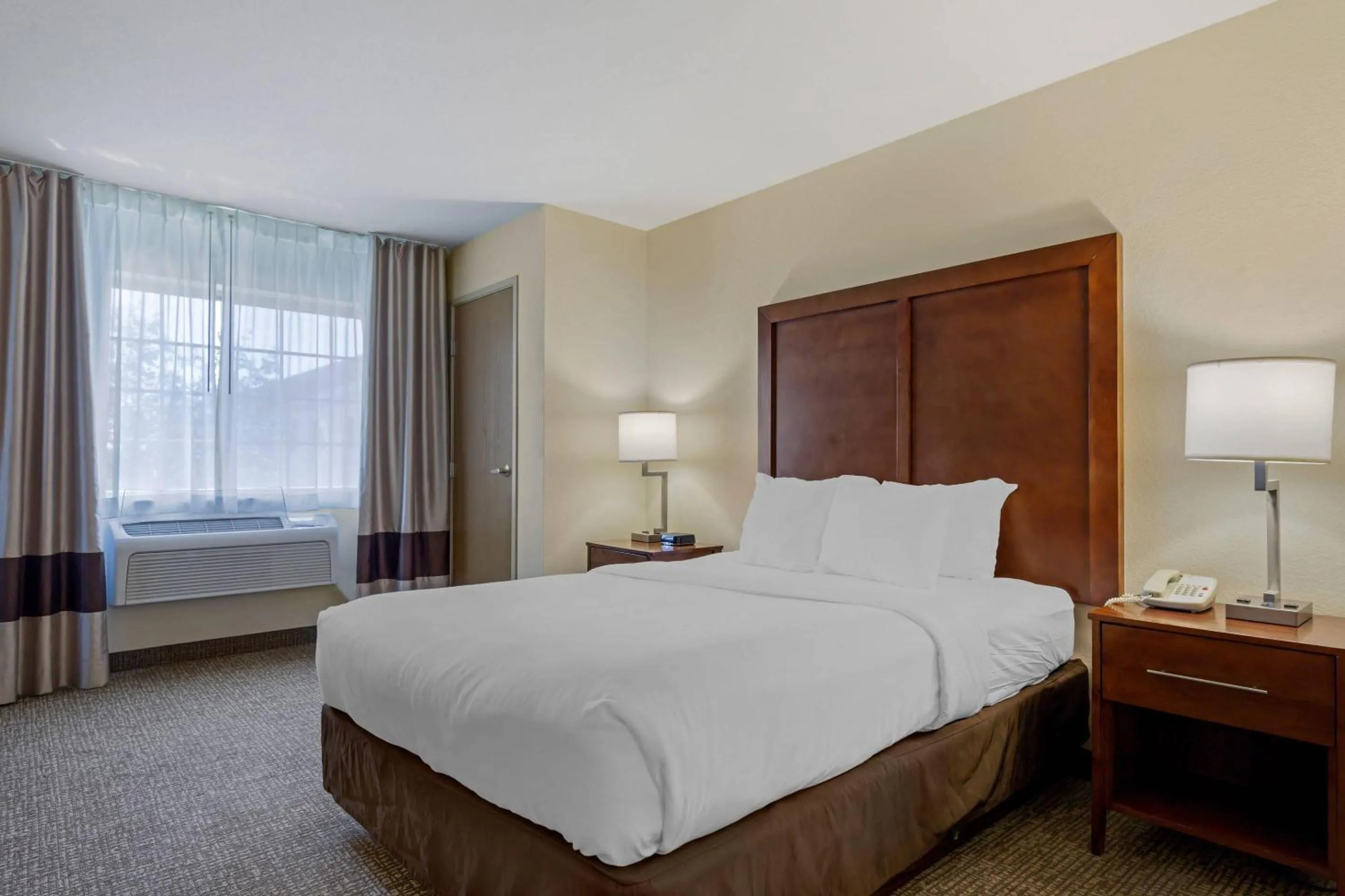 Bedroom in Comfort Suites Johnson Creek Conference Center