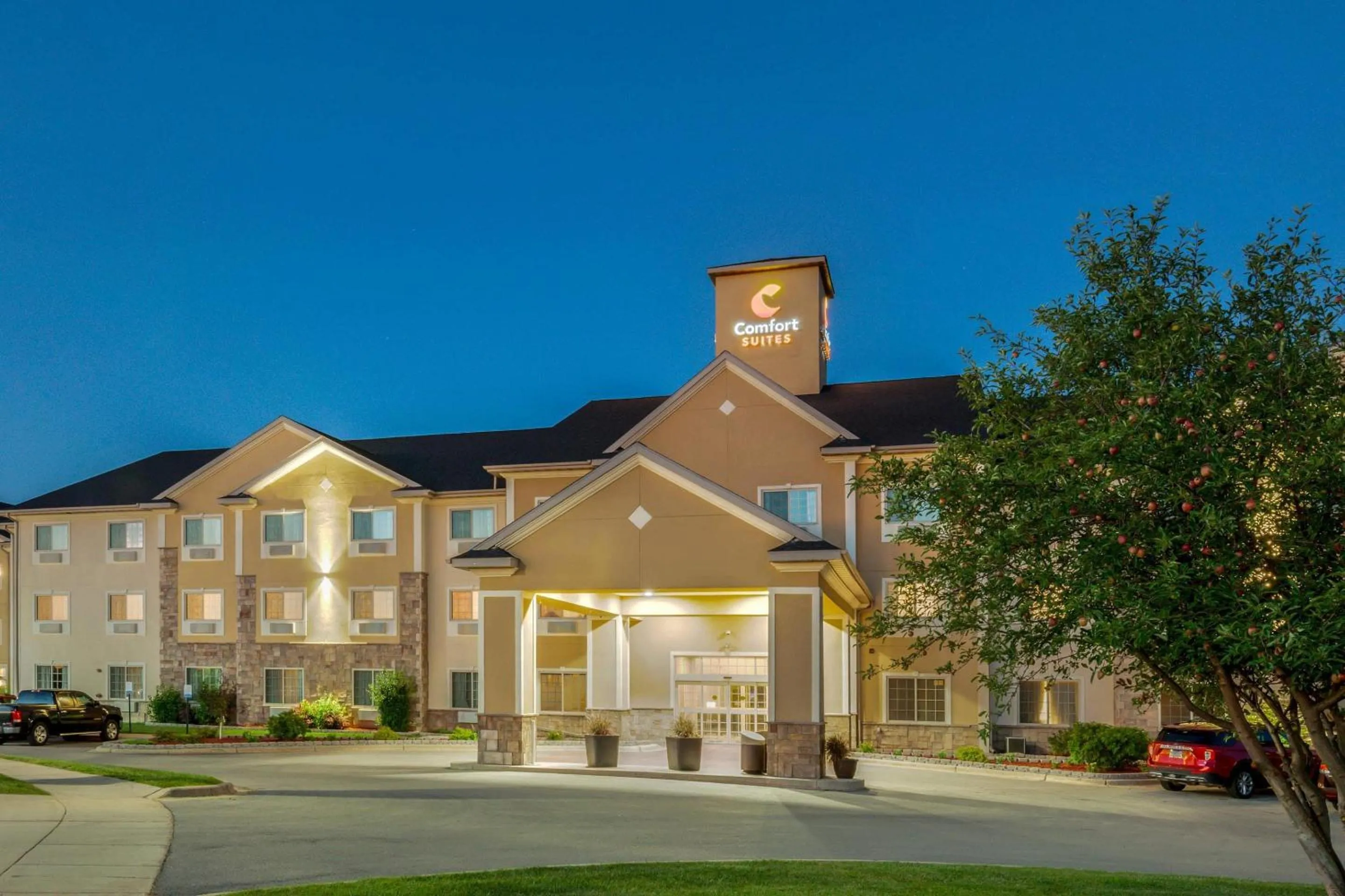 Property building in Comfort Suites Johnson Creek Conference Center