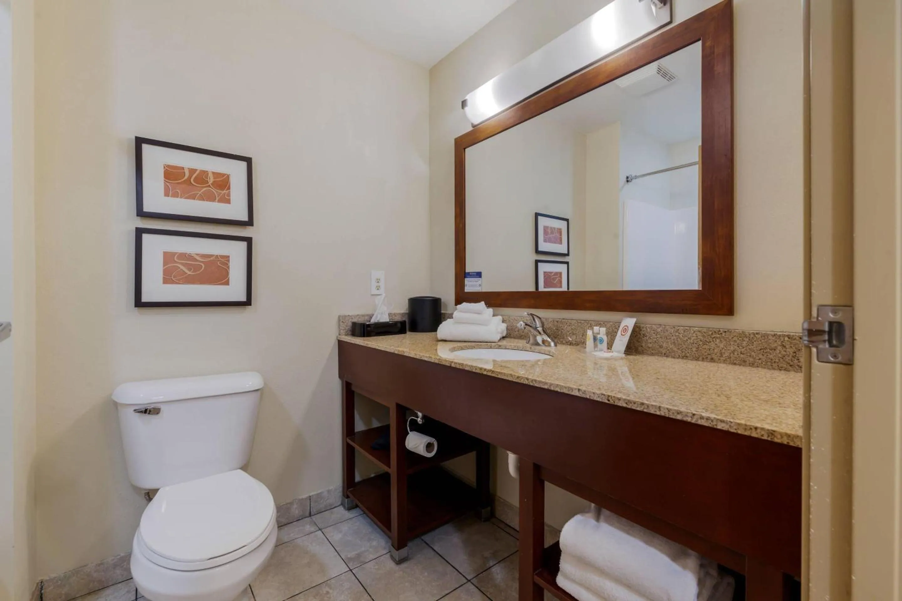 Bedroom in Comfort Suites Johnson Creek Conference Center