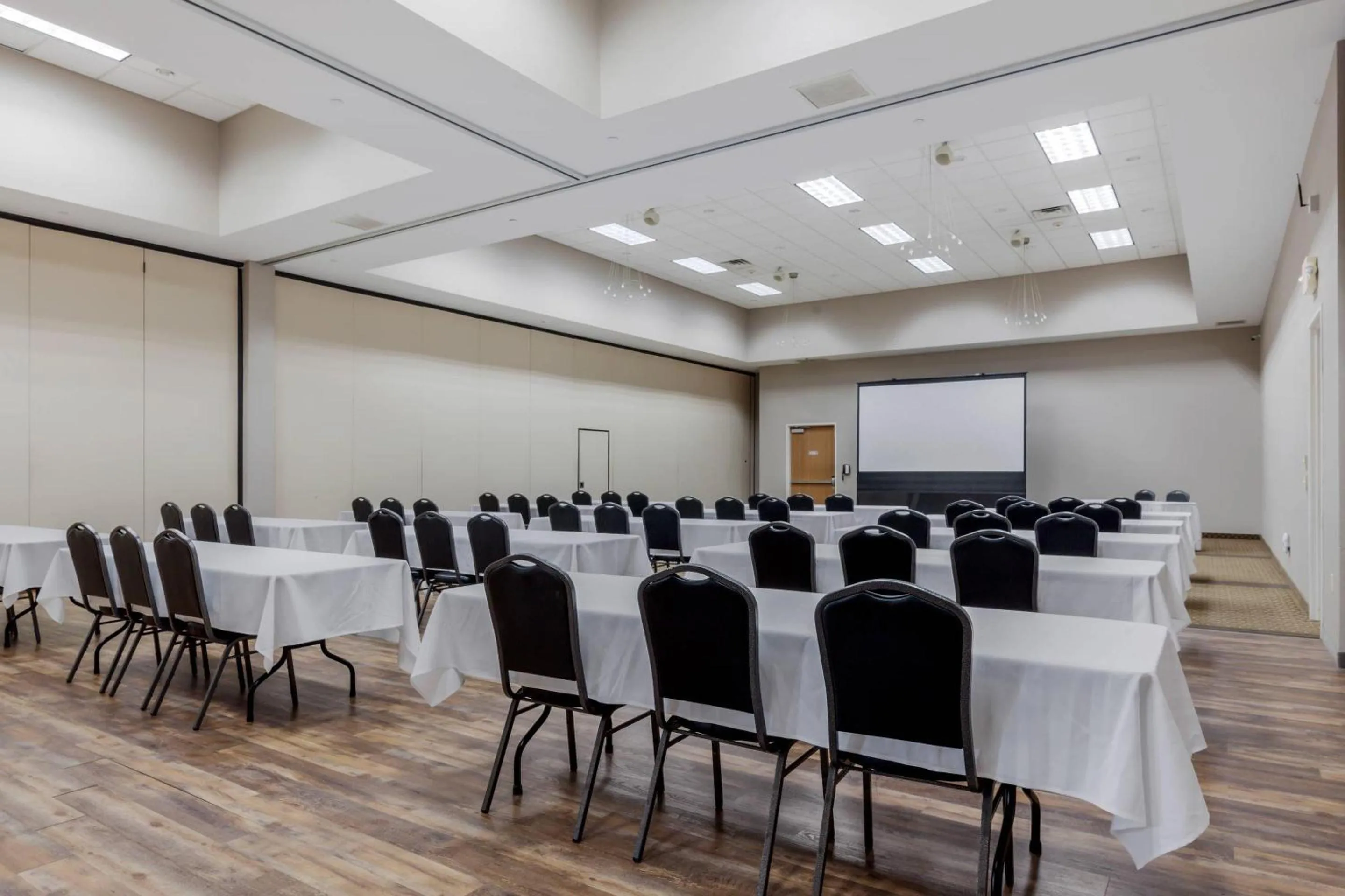 Meeting/conference room in Comfort Suites Johnson Creek Conference Center