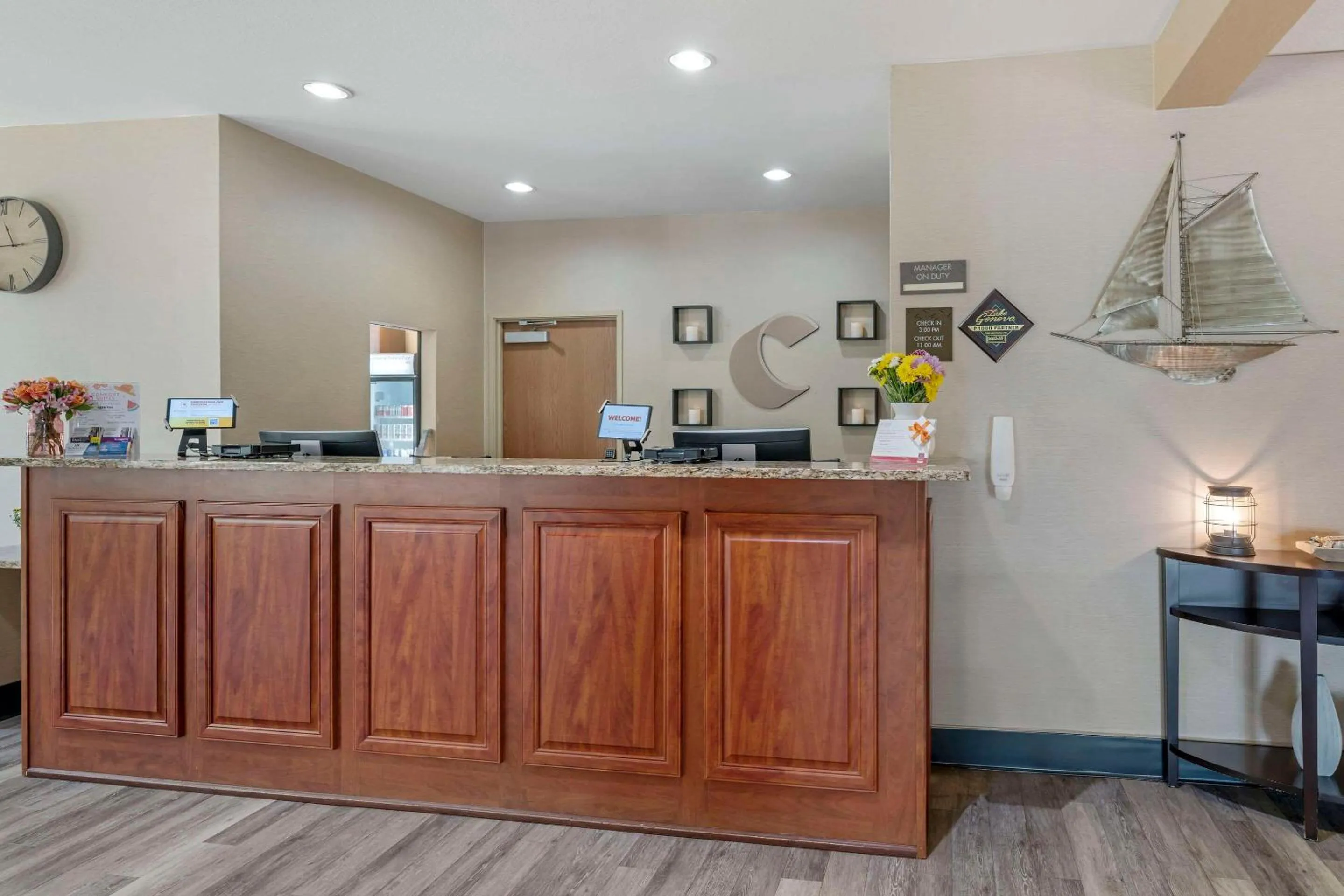 Lobby or reception in Comfort Suites Lake Geneva East