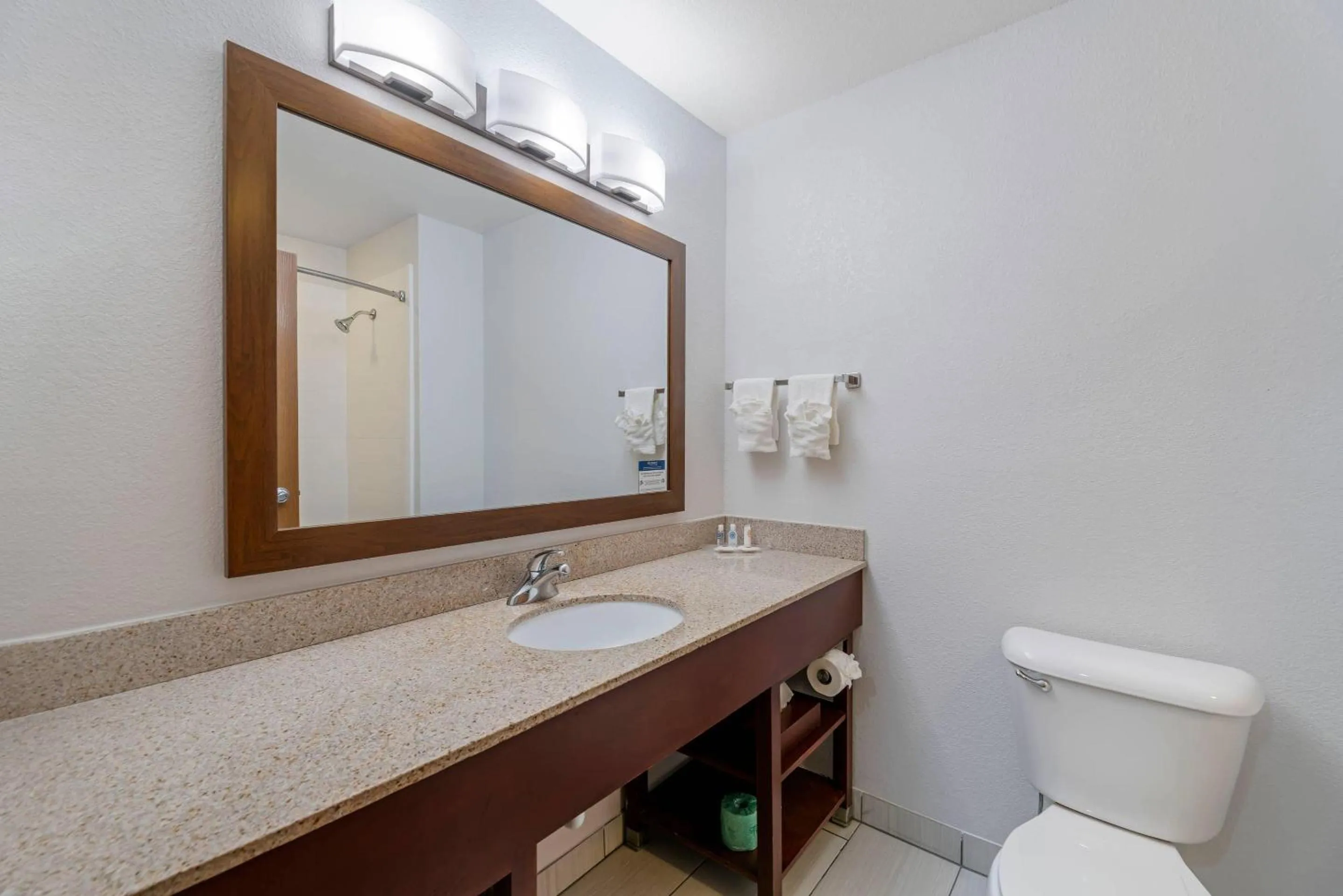 Bedroom in Comfort Suites Lake Geneva East