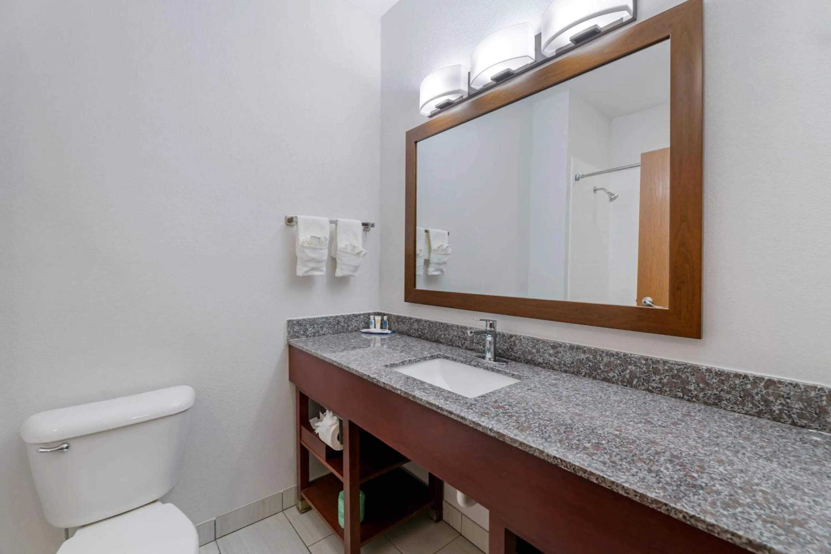 Bedroom in Comfort Suites Lake Geneva East