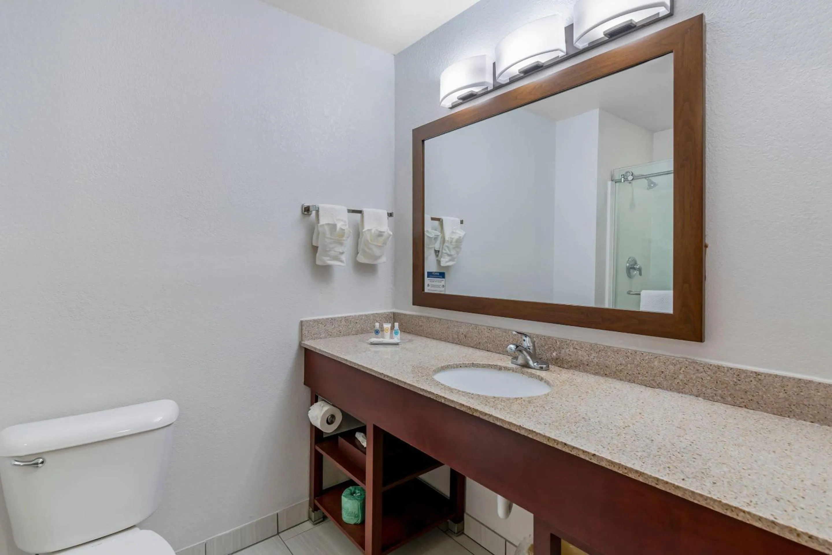 Bedroom in Comfort Suites Lake Geneva East