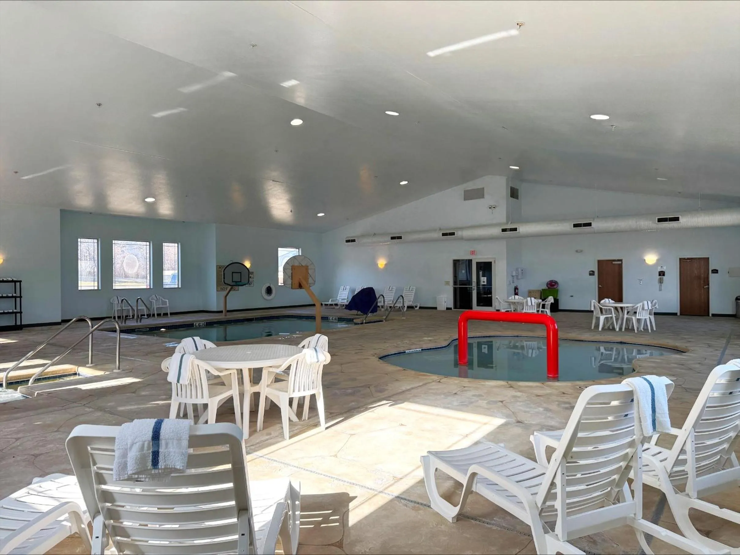 Swimming pool in Cobblestone Suites - Ripon