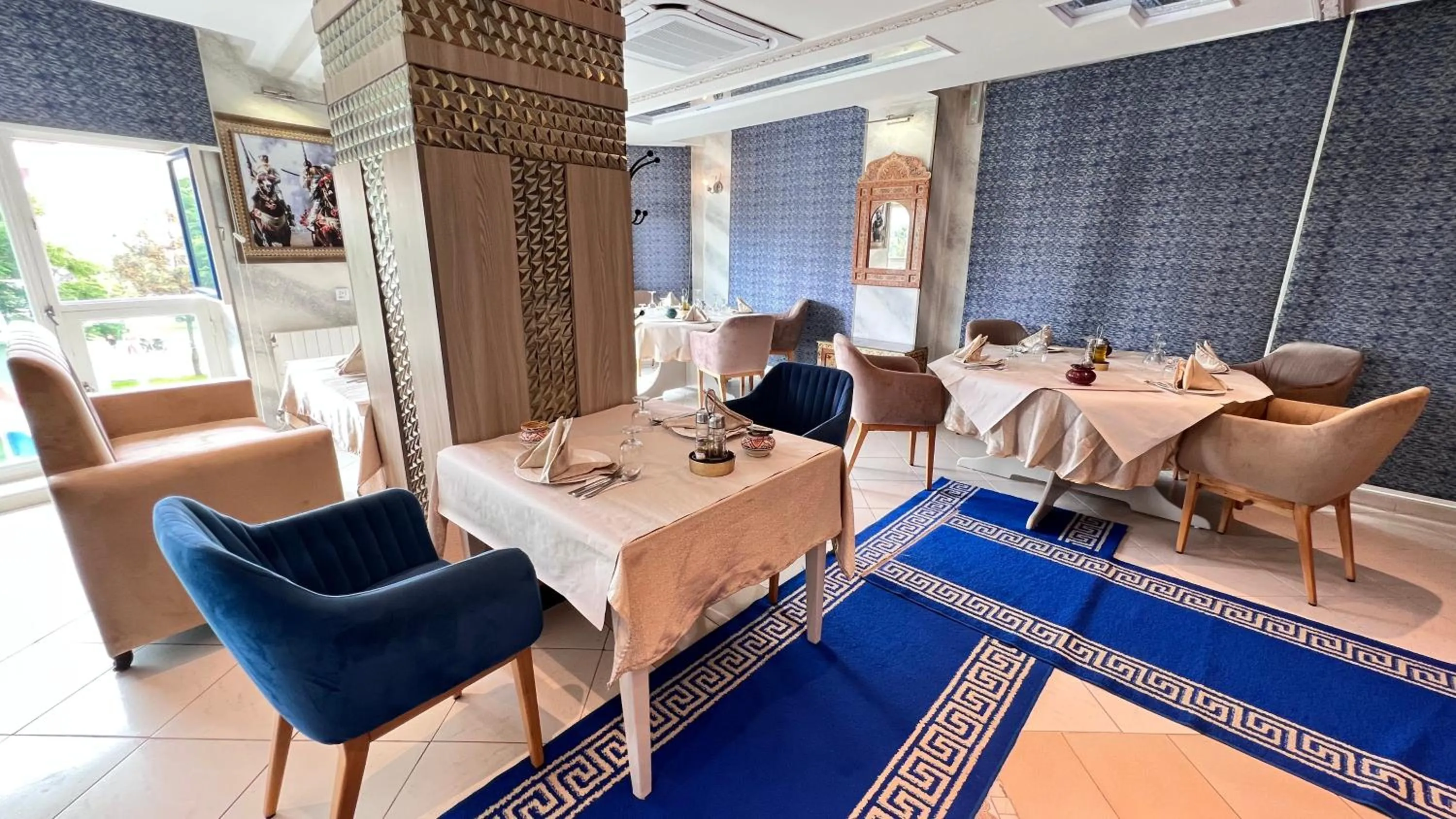 Restaurant/places to eat in Hotel Annakhil