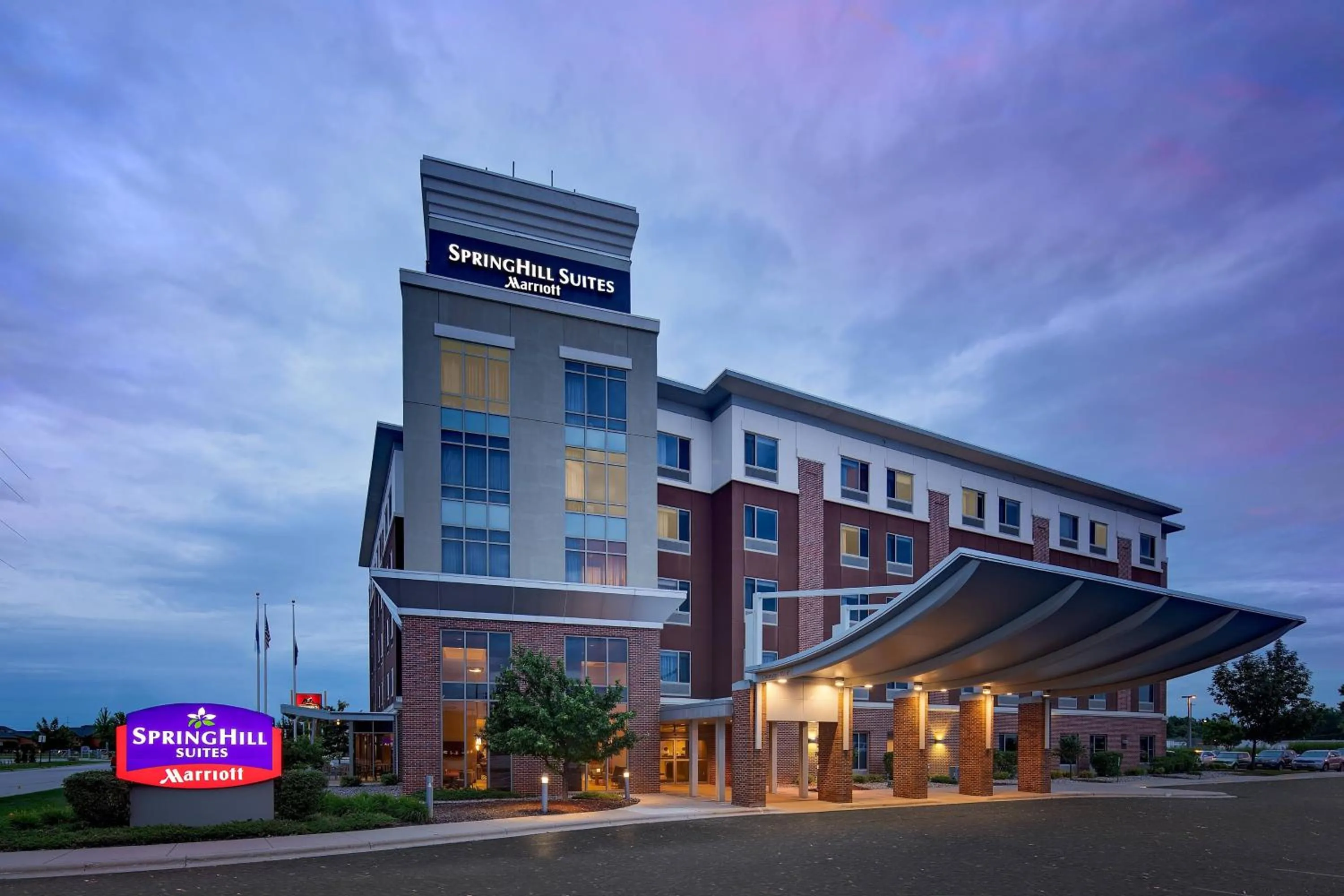 Property building in SpringHill Suites by Marriott Green Bay