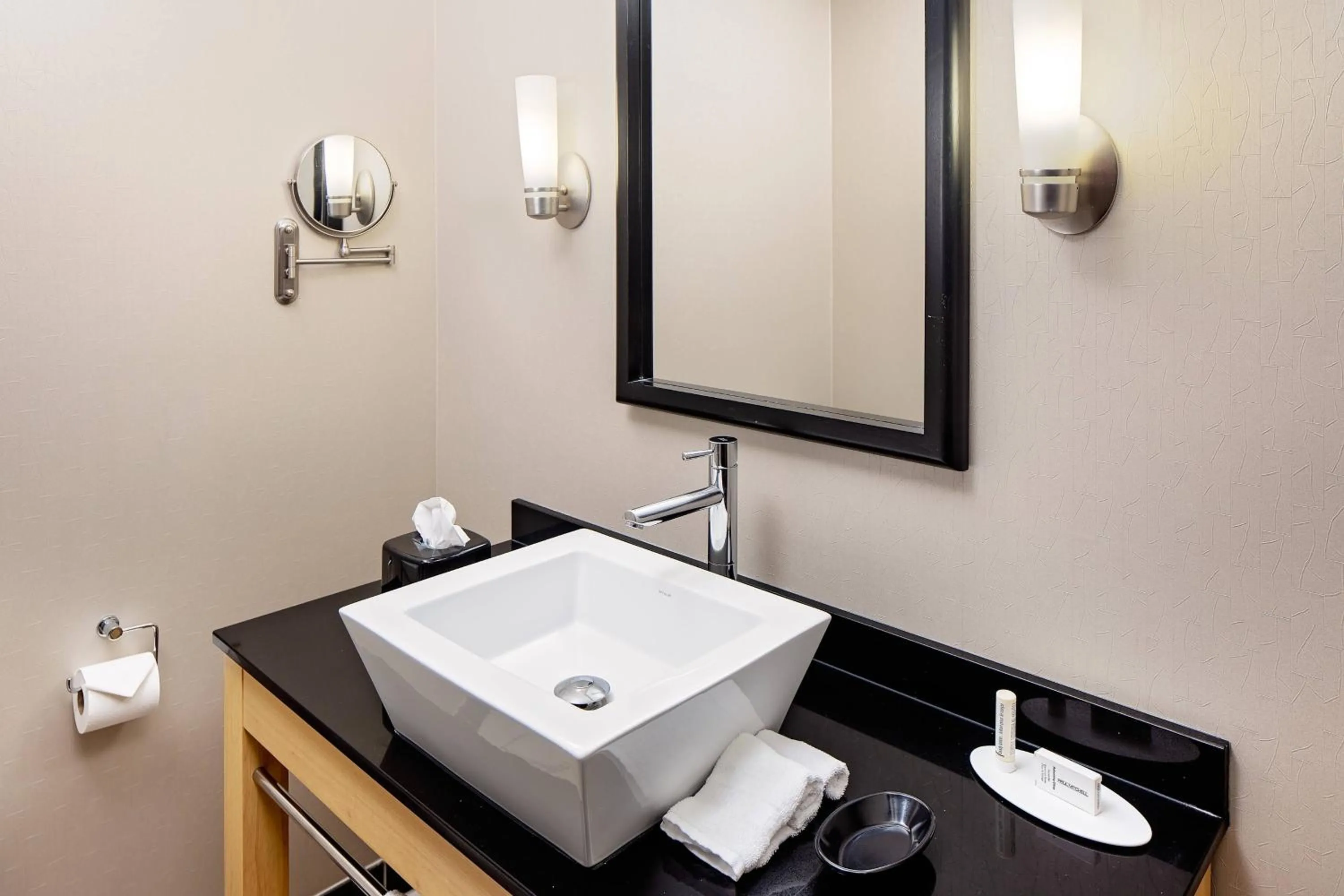 Bathroom in SpringHill Suites by Marriott Green Bay
