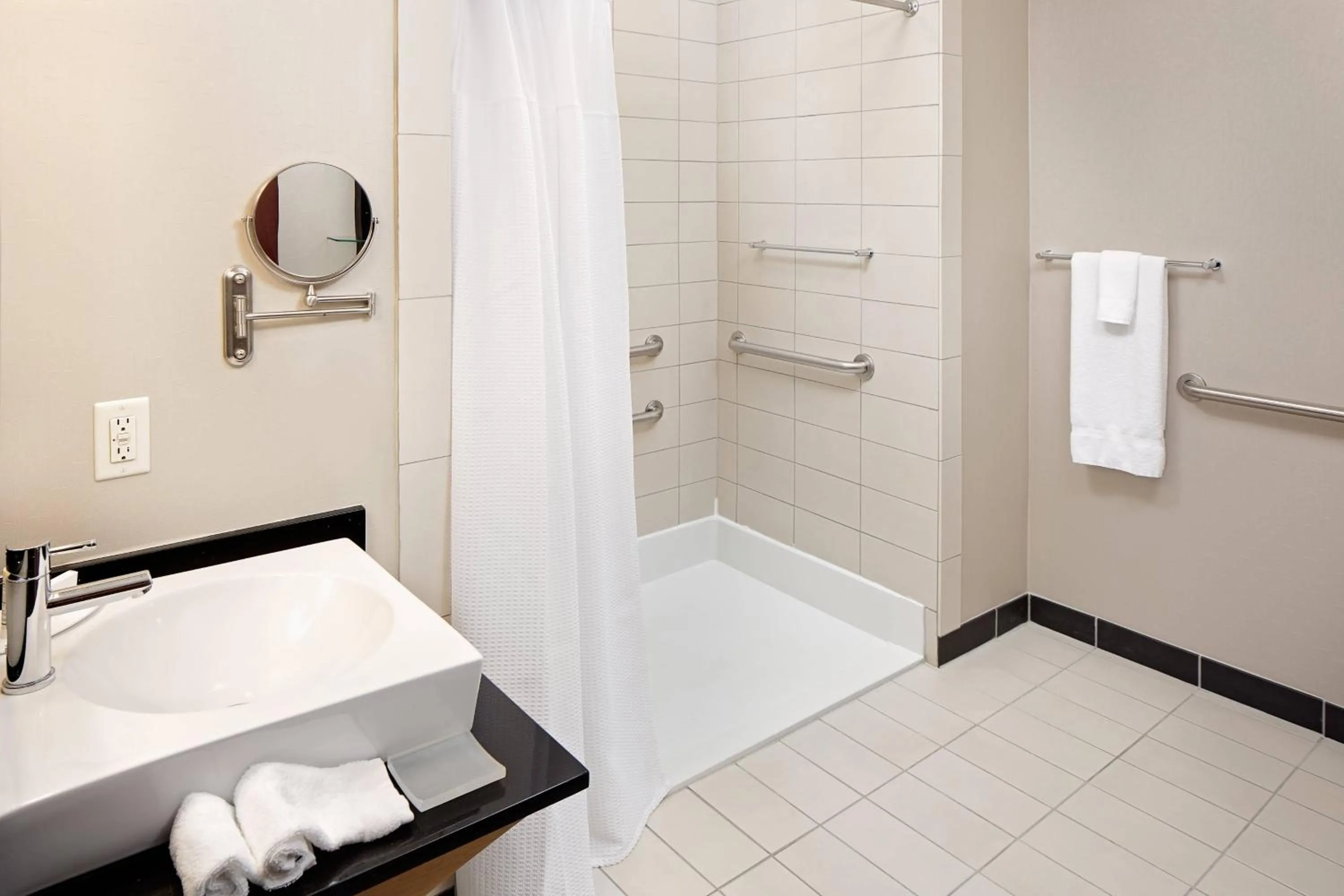 Bathroom in SpringHill Suites by Marriott Green Bay