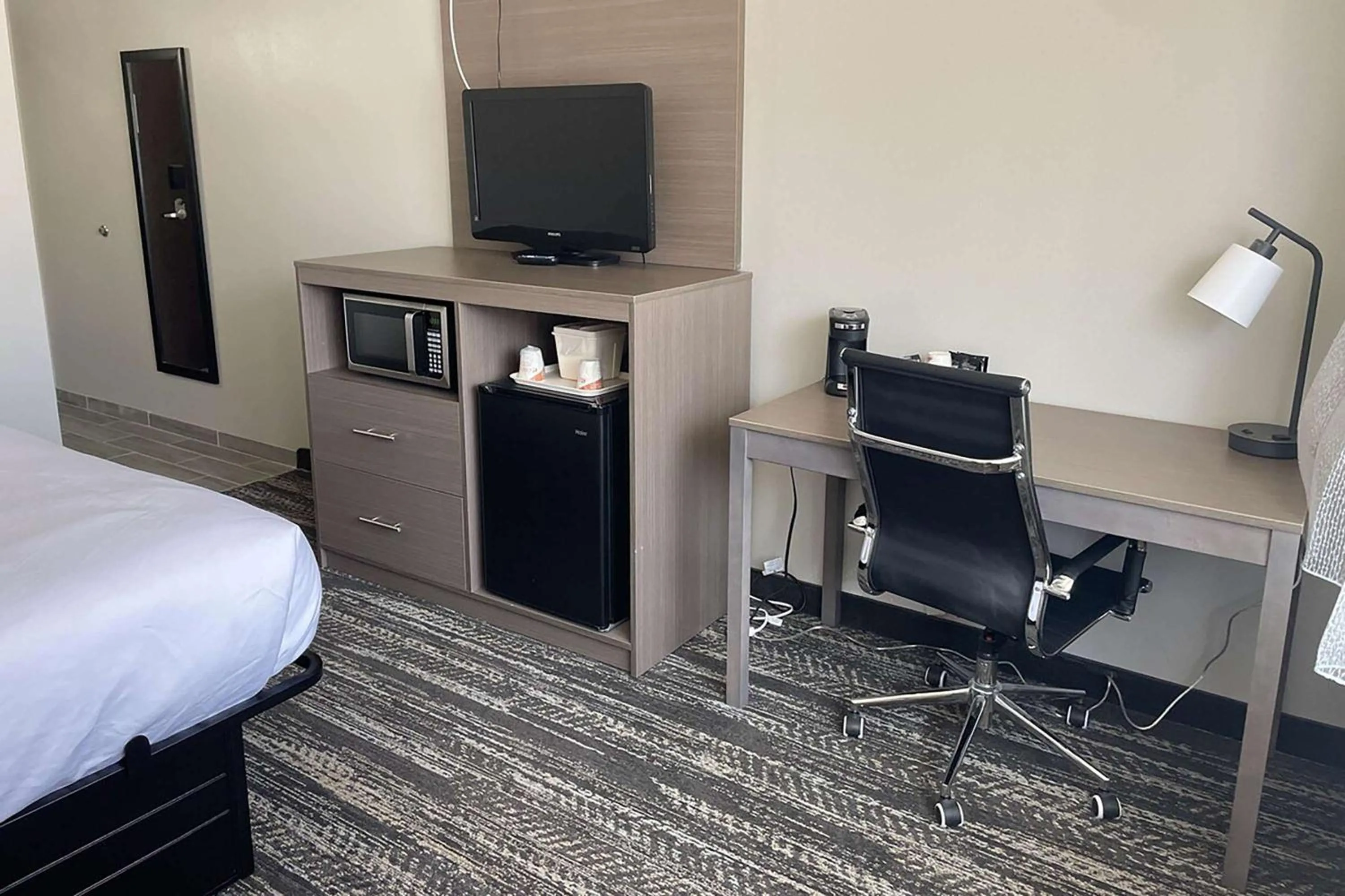 Photo of the whole room in Days Inn by Wyndham Manitowoc