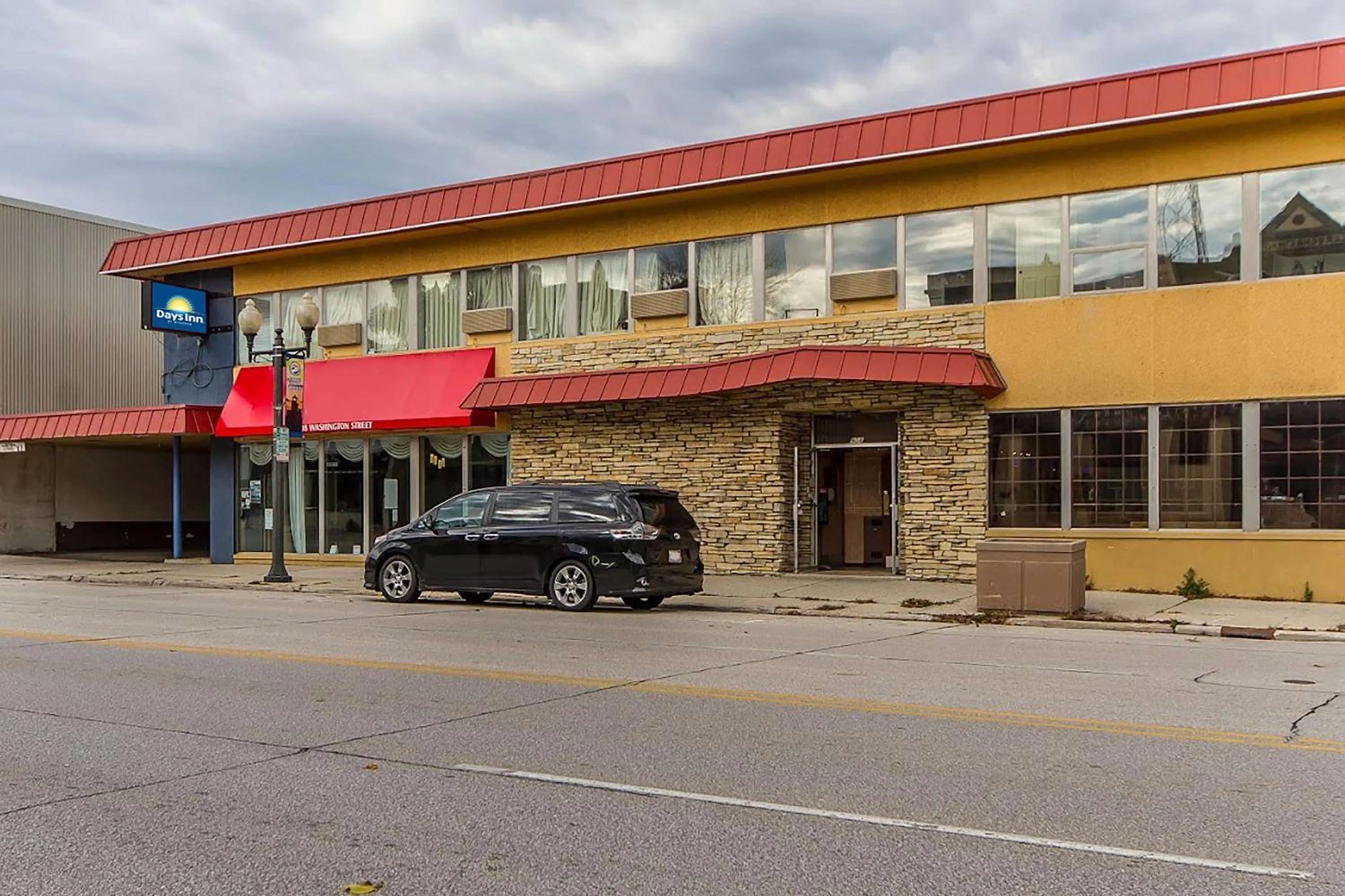 Property building in Days Inn by Wyndham Manitowoc