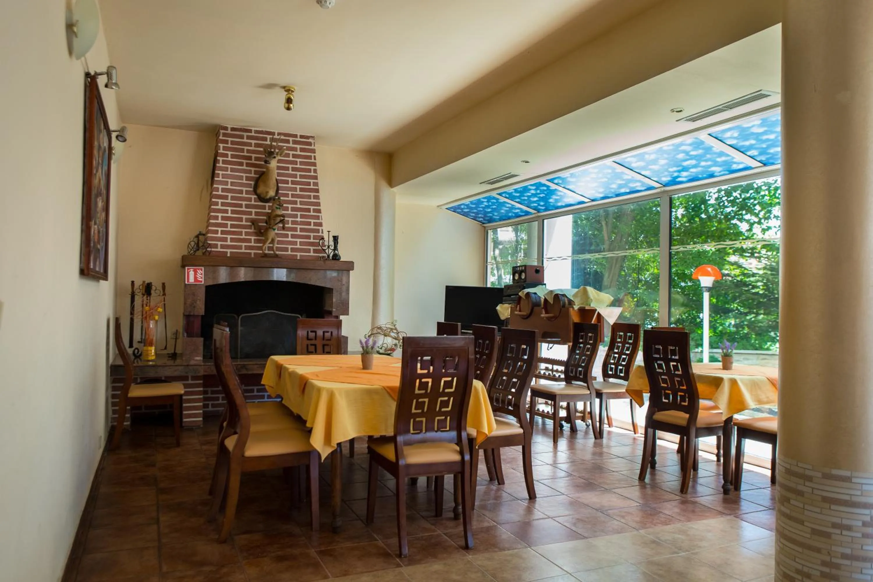 Restaurant/places to eat in Park Hotel Perla