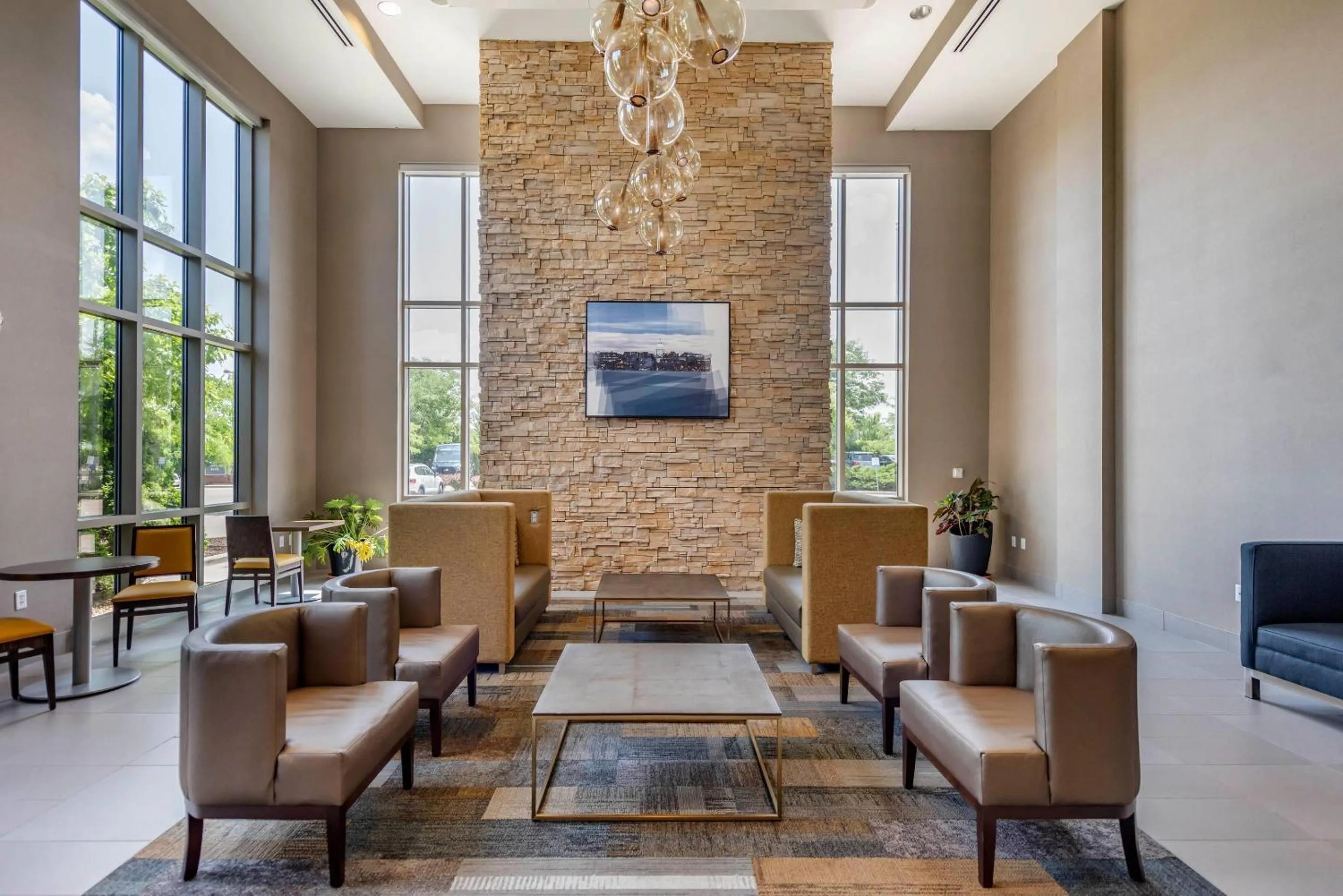 TV and multimedia in Cambria Hotel Madison East