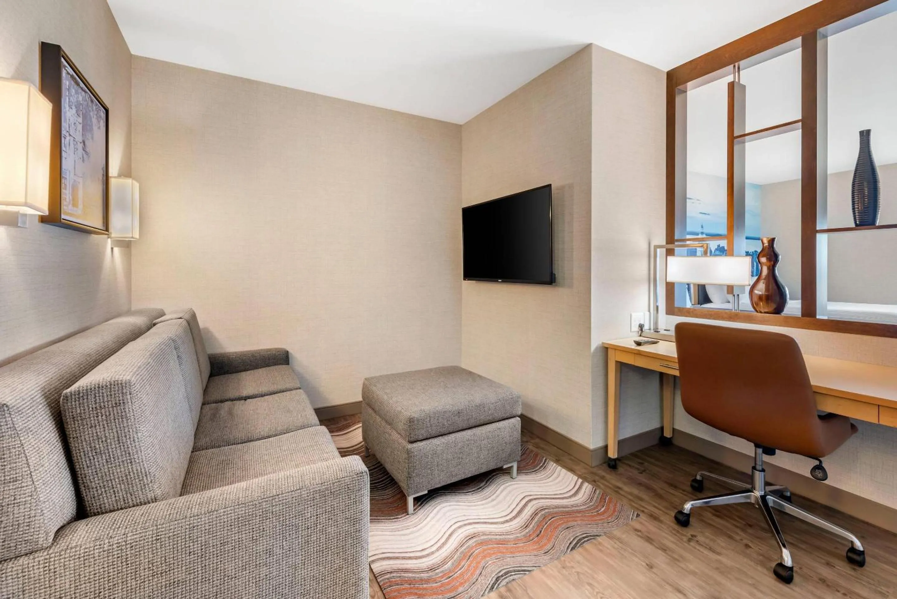 TV and multimedia in Cambria Hotel Madison East