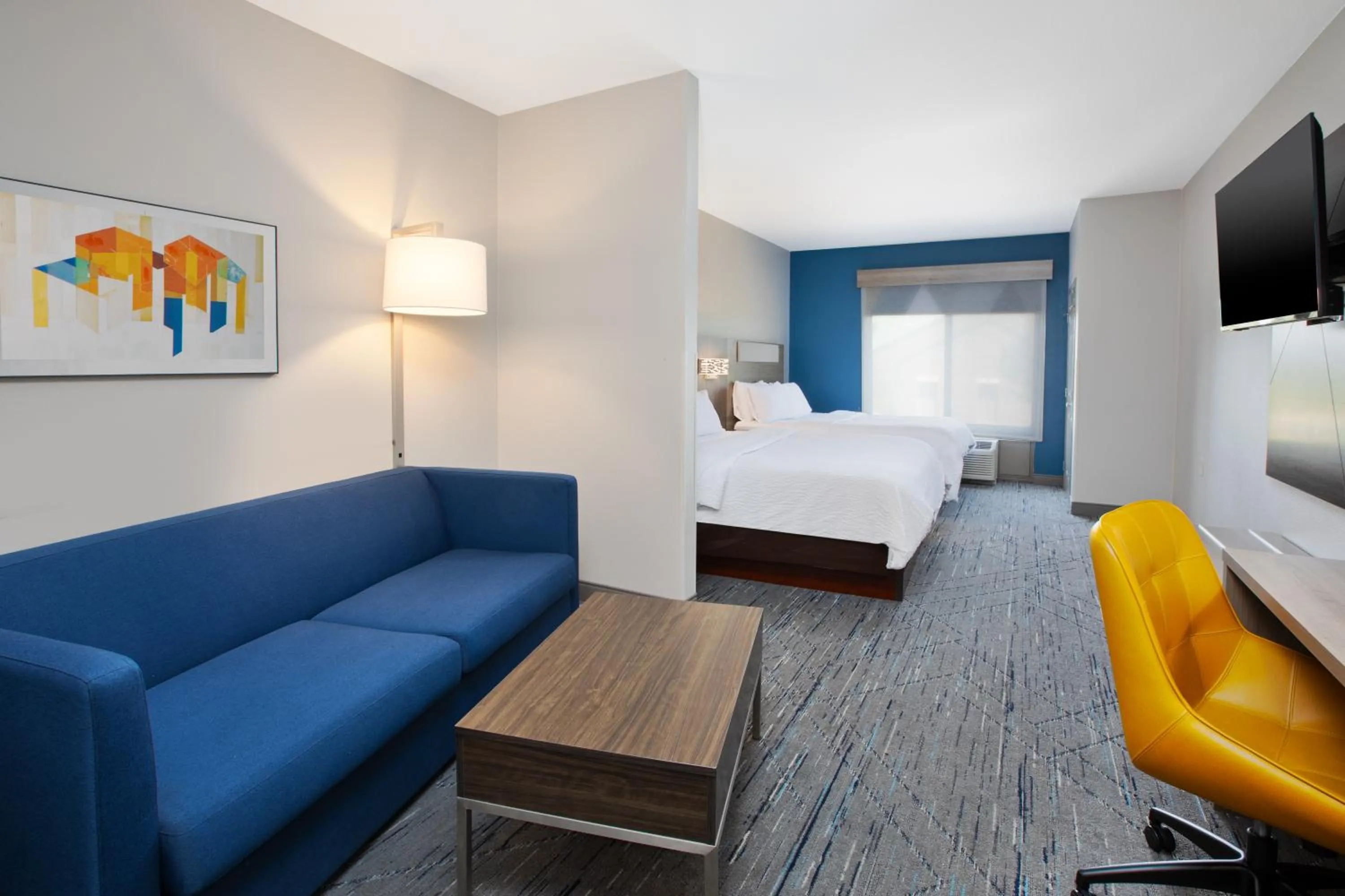 Photo of the whole room, Bed in Holiday Inn Express & Suites Milwaukee NW - Park Place by IHG