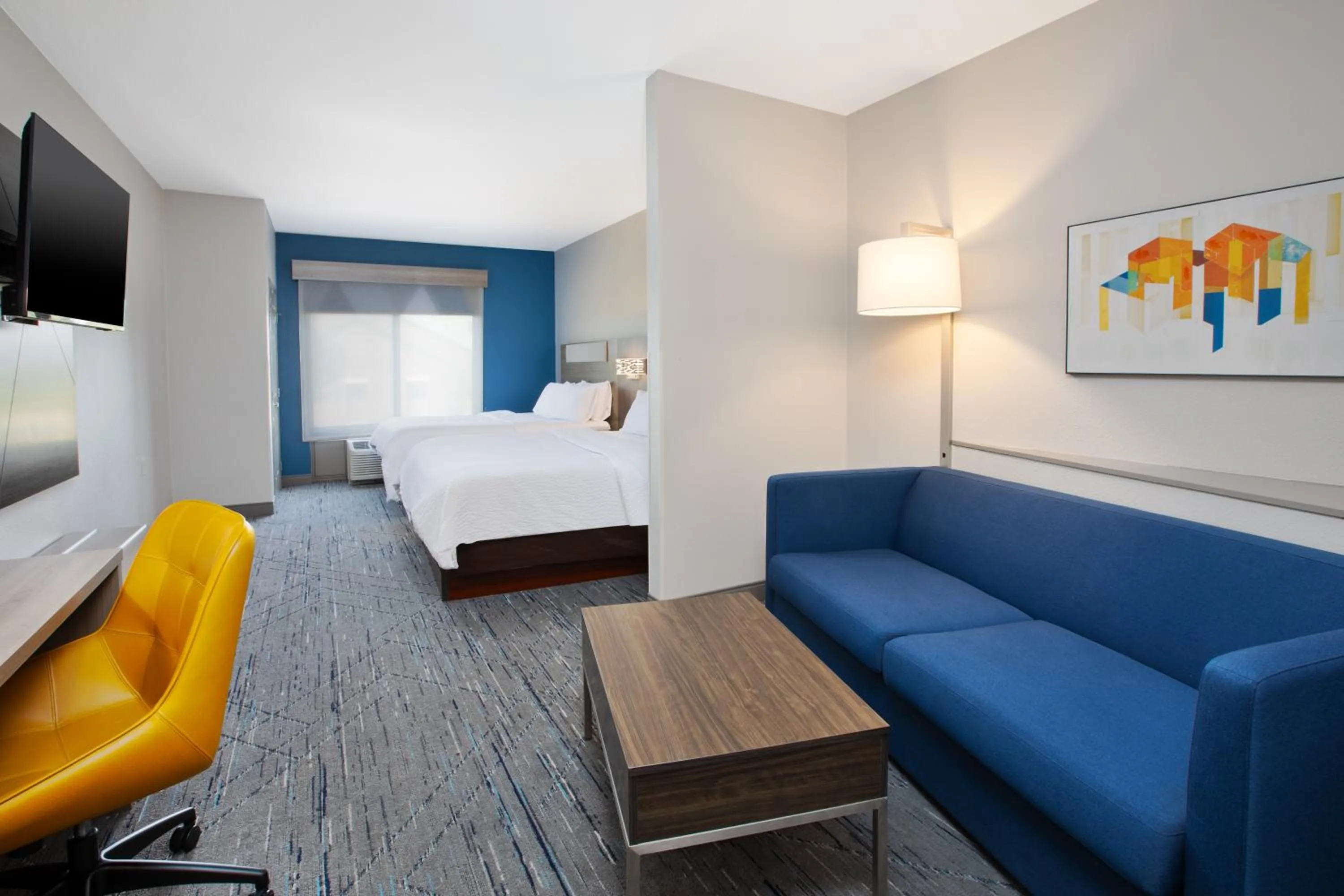 Photo of the whole room, Bed in Holiday Inn Express & Suites Milwaukee NW - Park Place by IHG