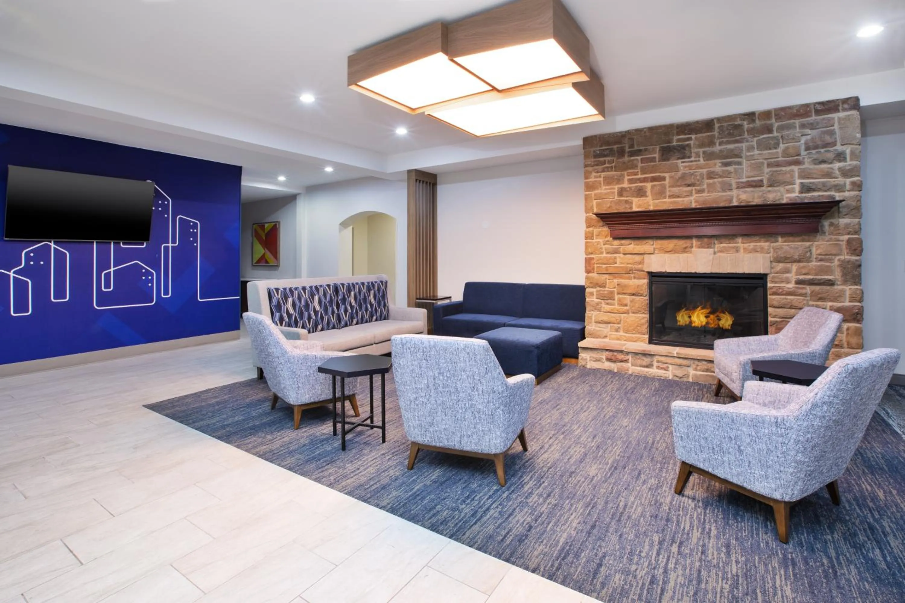 Lobby or reception in Holiday Inn Express & Suites Milwaukee NW - Park Place by IHG