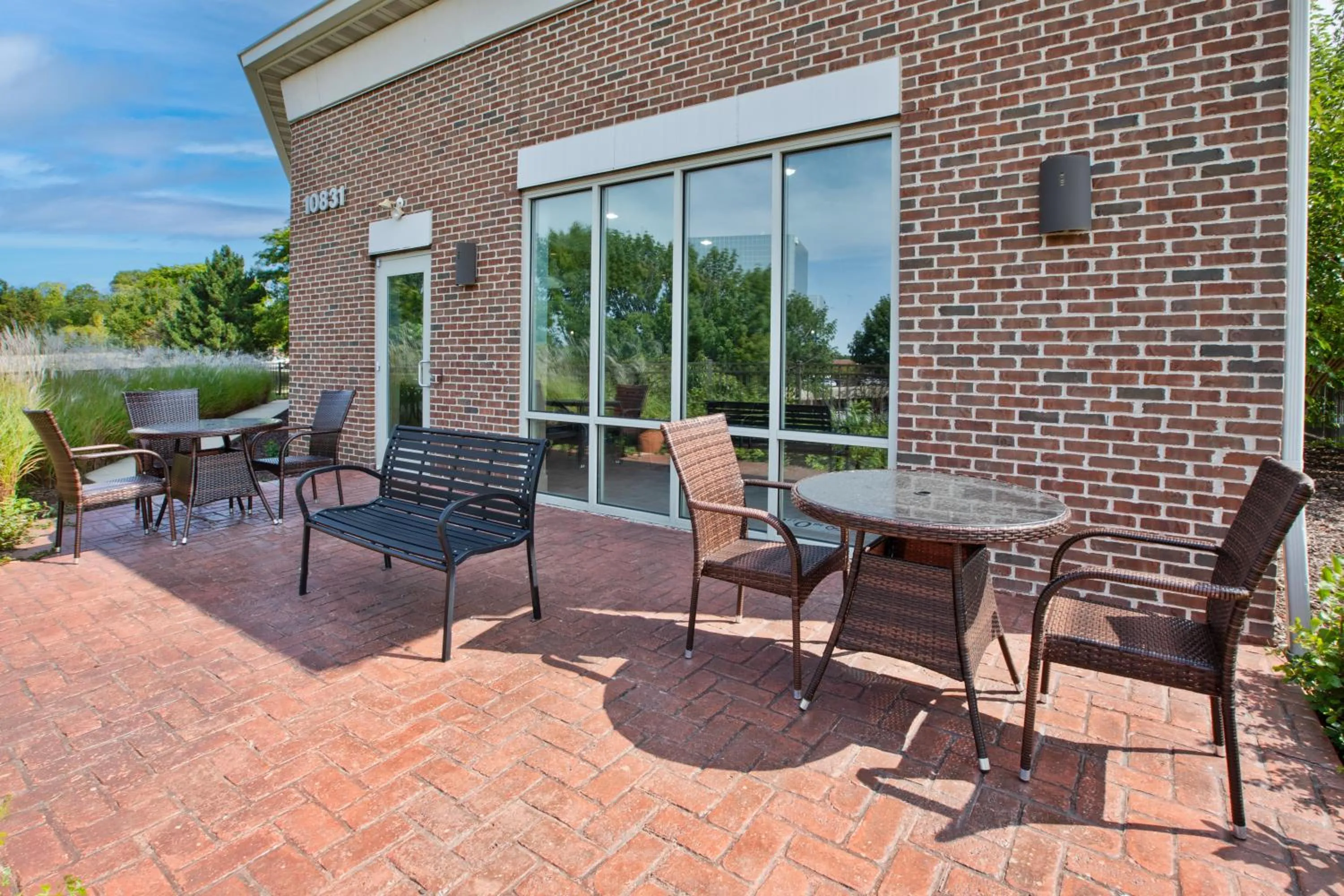 Patio in Holiday Inn Express & Suites Milwaukee NW - Park Place by IHG