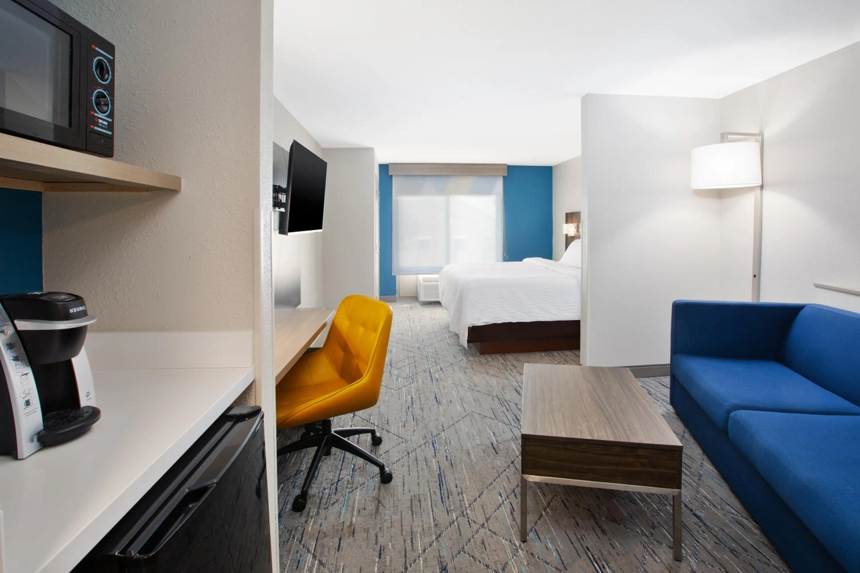 Bed in Holiday Inn Express & Suites Milwaukee NW - Park Place by IHG