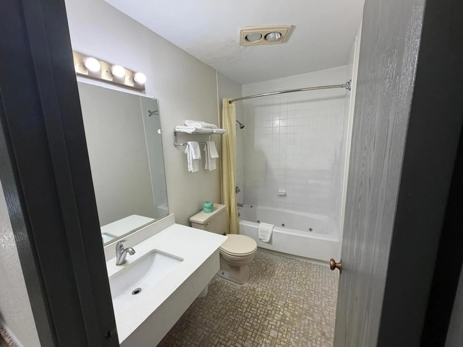 University Inn & Suites