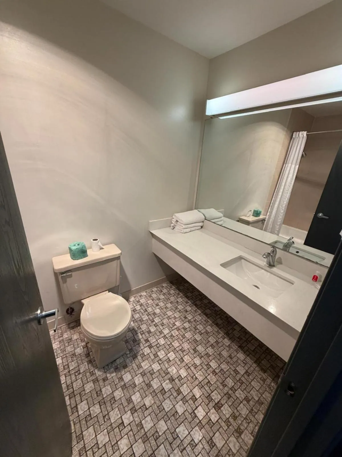 University Inn & Suites