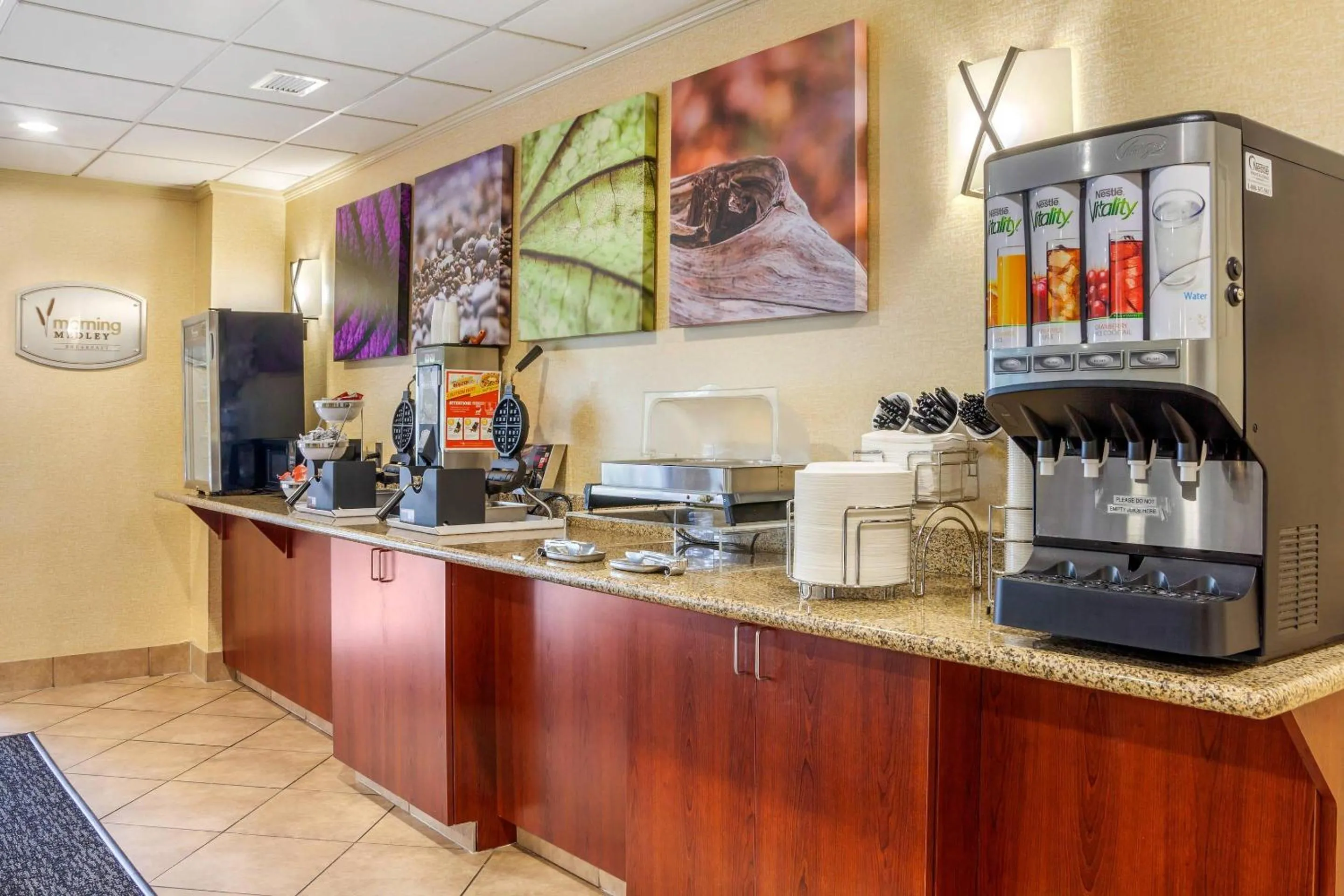 Breakfast in Sleep Inn & Suites Milwaukee Airport