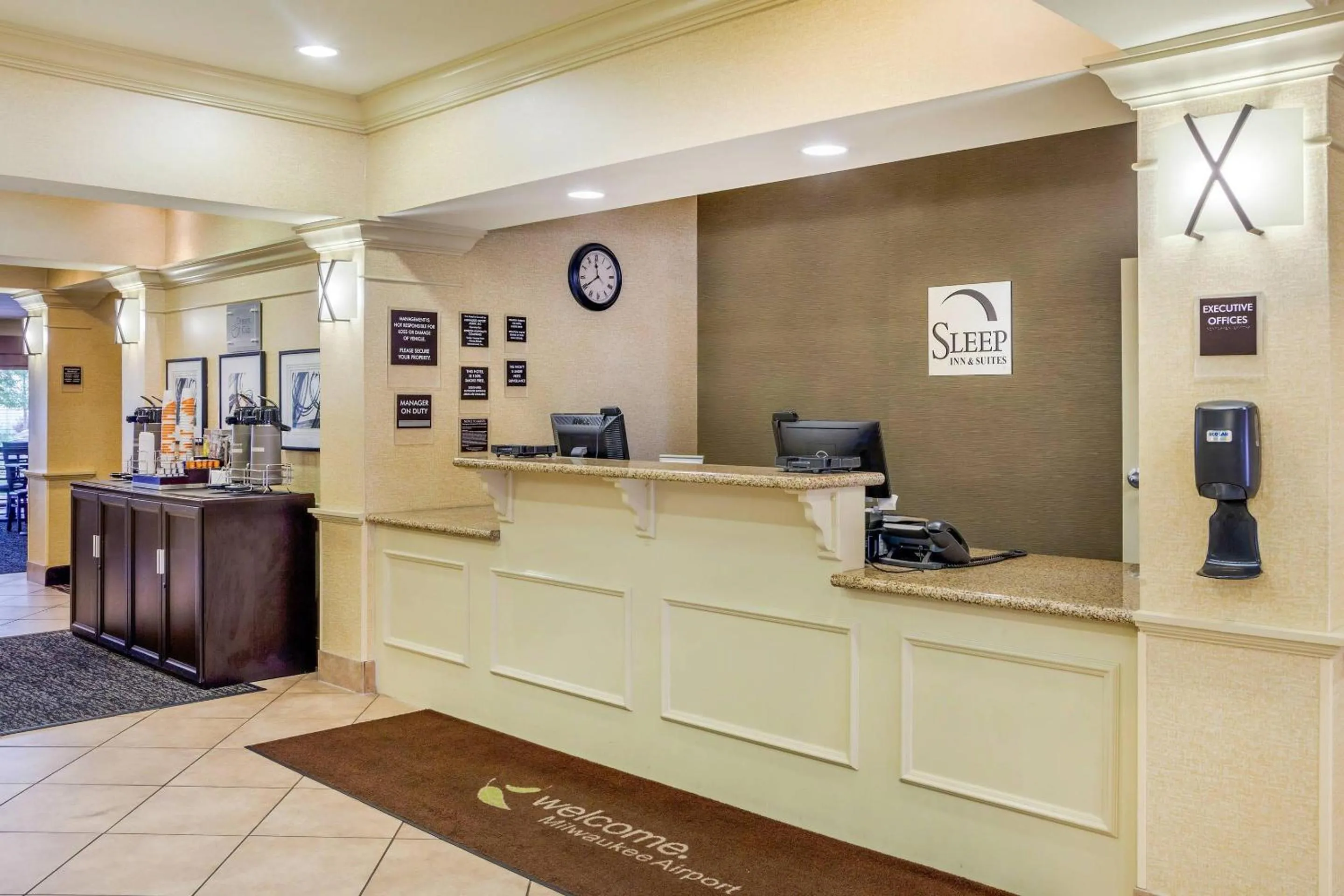 Lobby or reception in Sleep Inn & Suites Milwaukee Airport