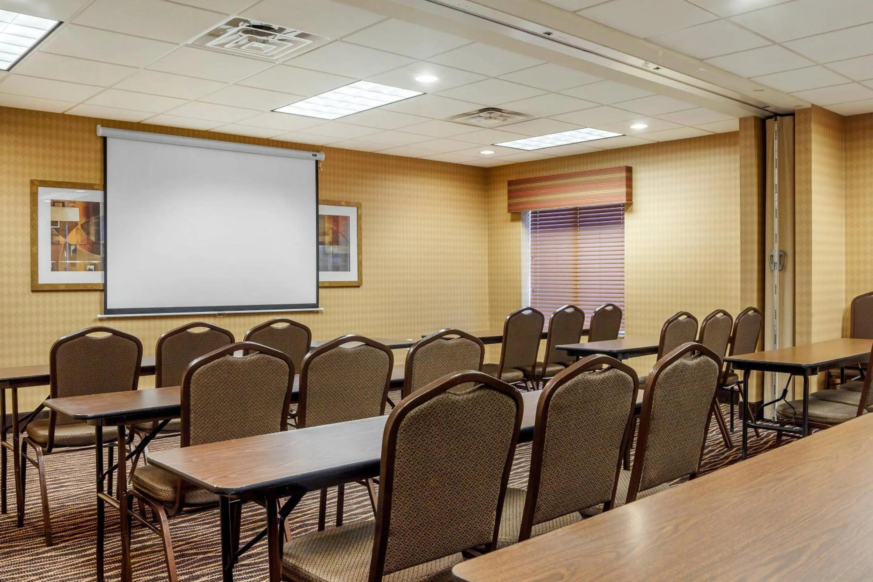 Meeting/conference room in Sleep Inn & Suites Milwaukee Airport