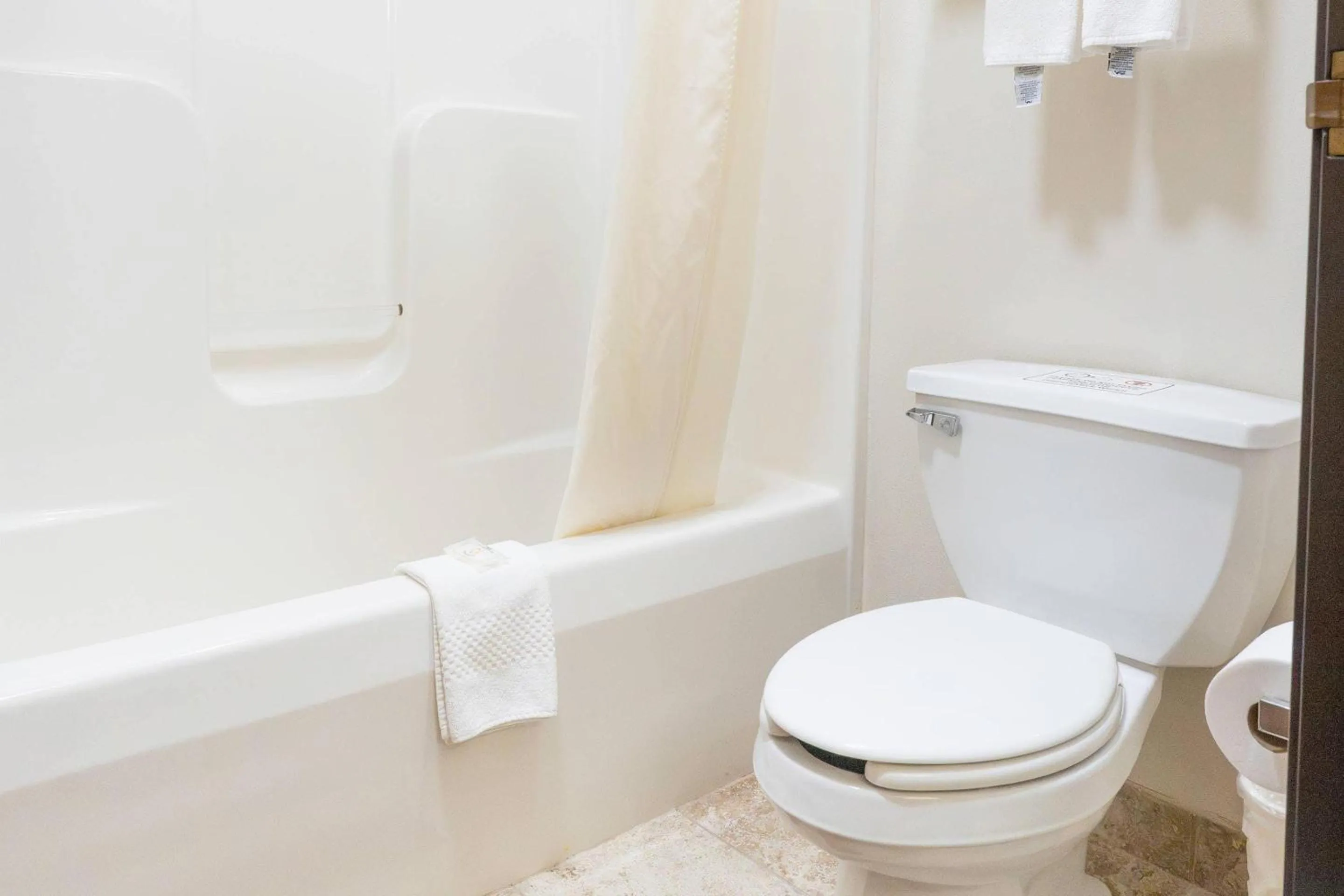 Bedroom in Quality Inn & Suites Sun Prairie Madison East