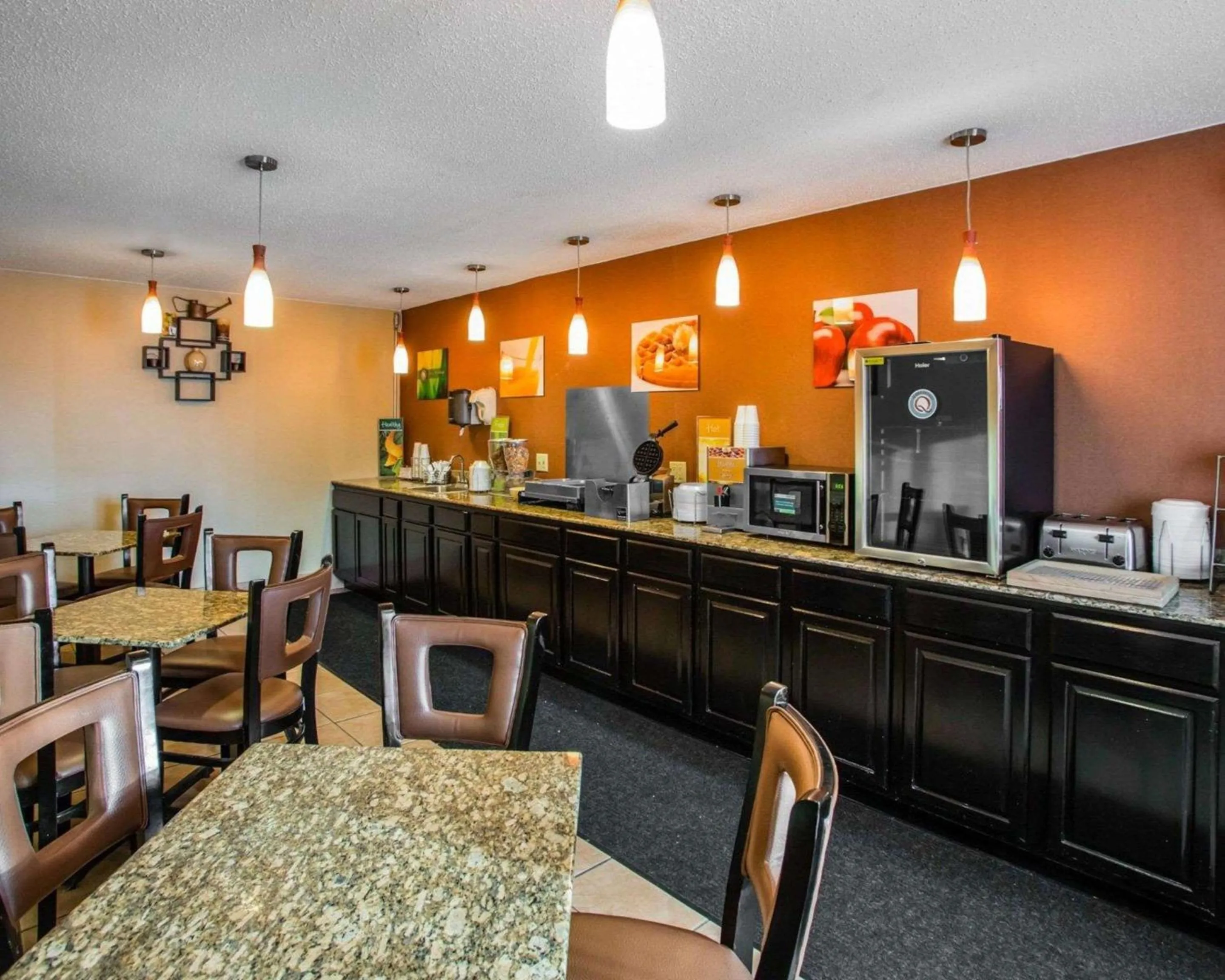 Restaurant/places to eat in Quality Inn Central Wisconsin Airport