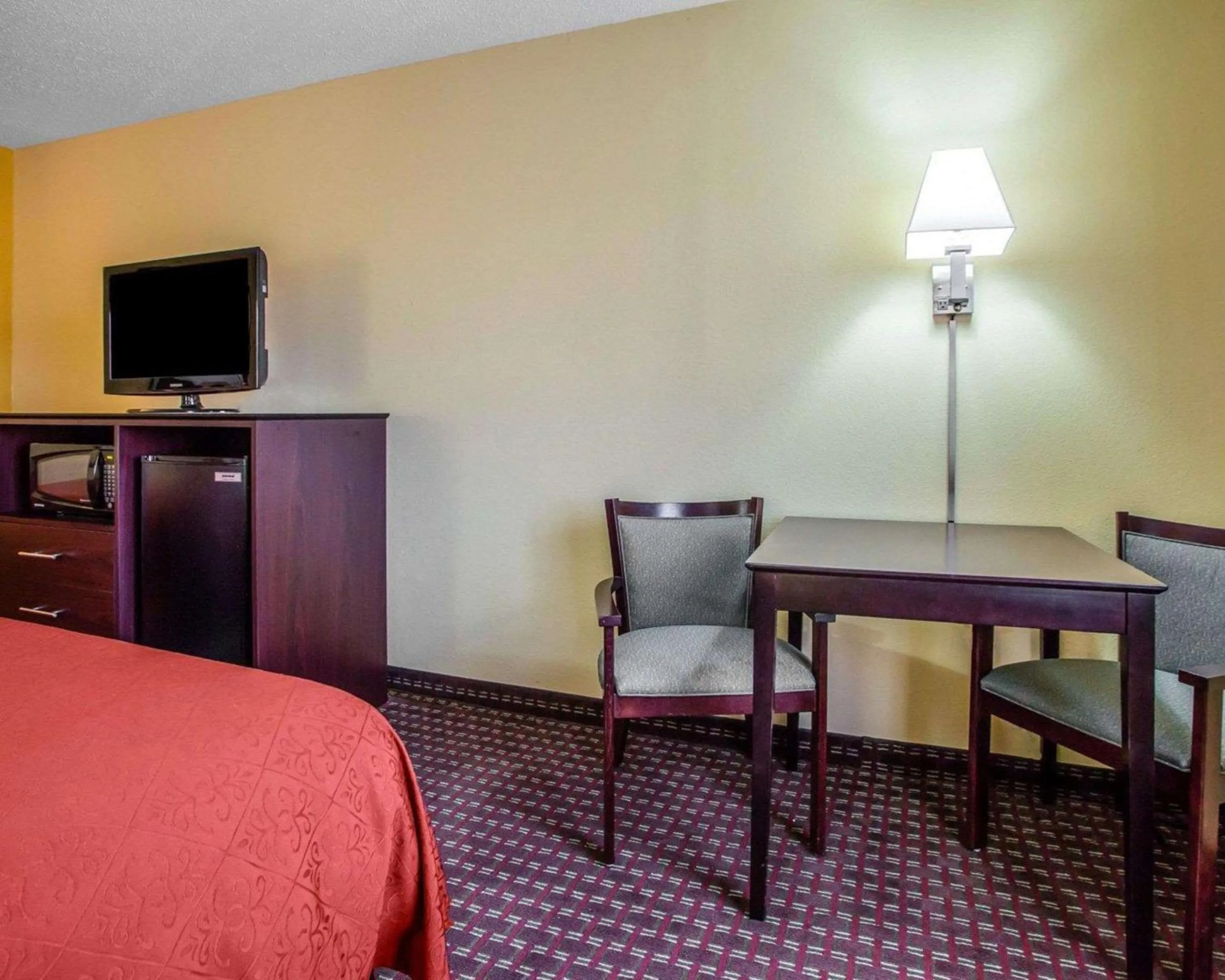 Photo of the whole room in Quality Inn Central Wisconsin Airport