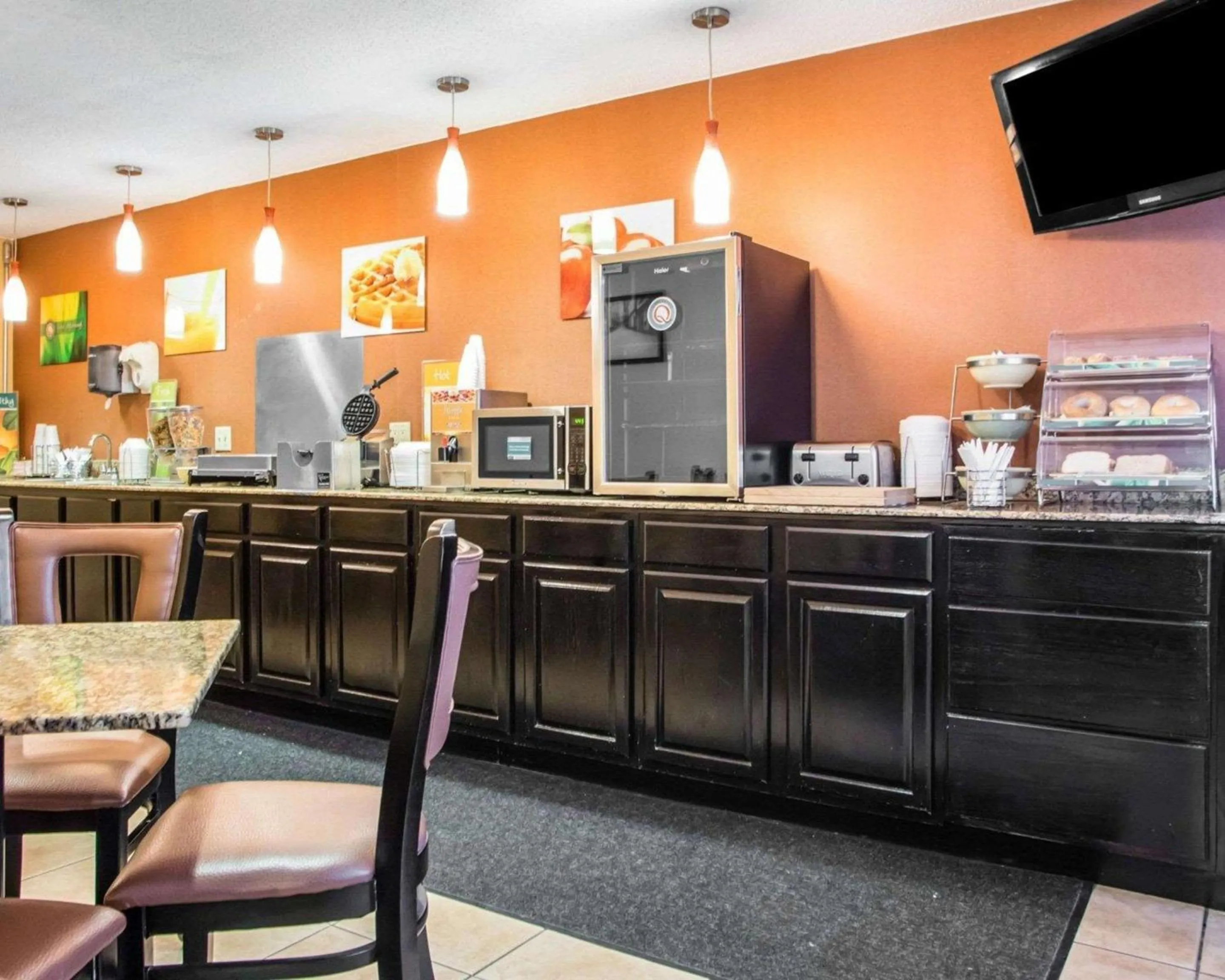 Restaurant/places to eat in Quality Inn Central Wisconsin Airport