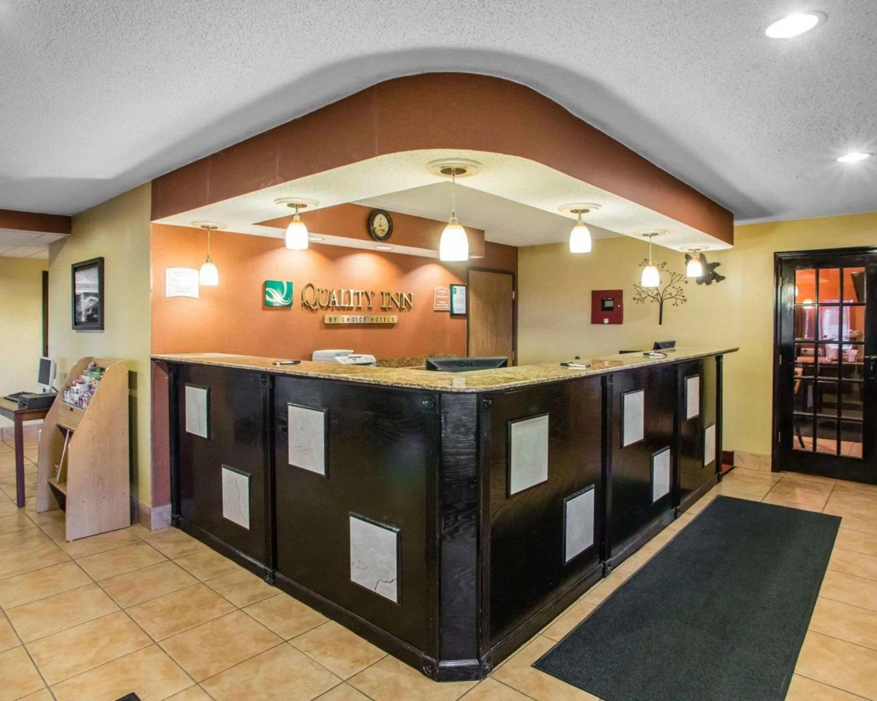 Lobby or reception in Quality Inn Central Wisconsin Airport