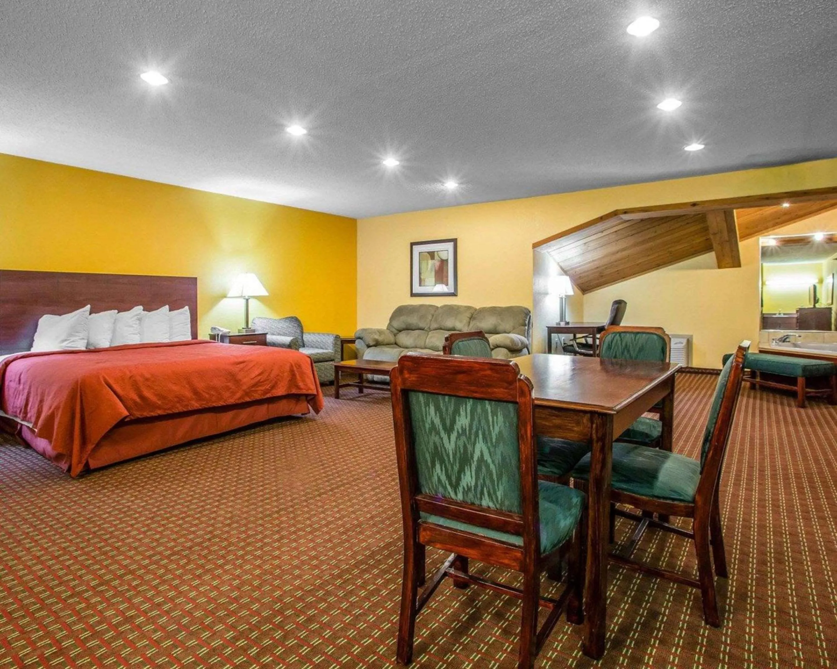 Photo of the whole room in Quality Inn Central Wisconsin Airport