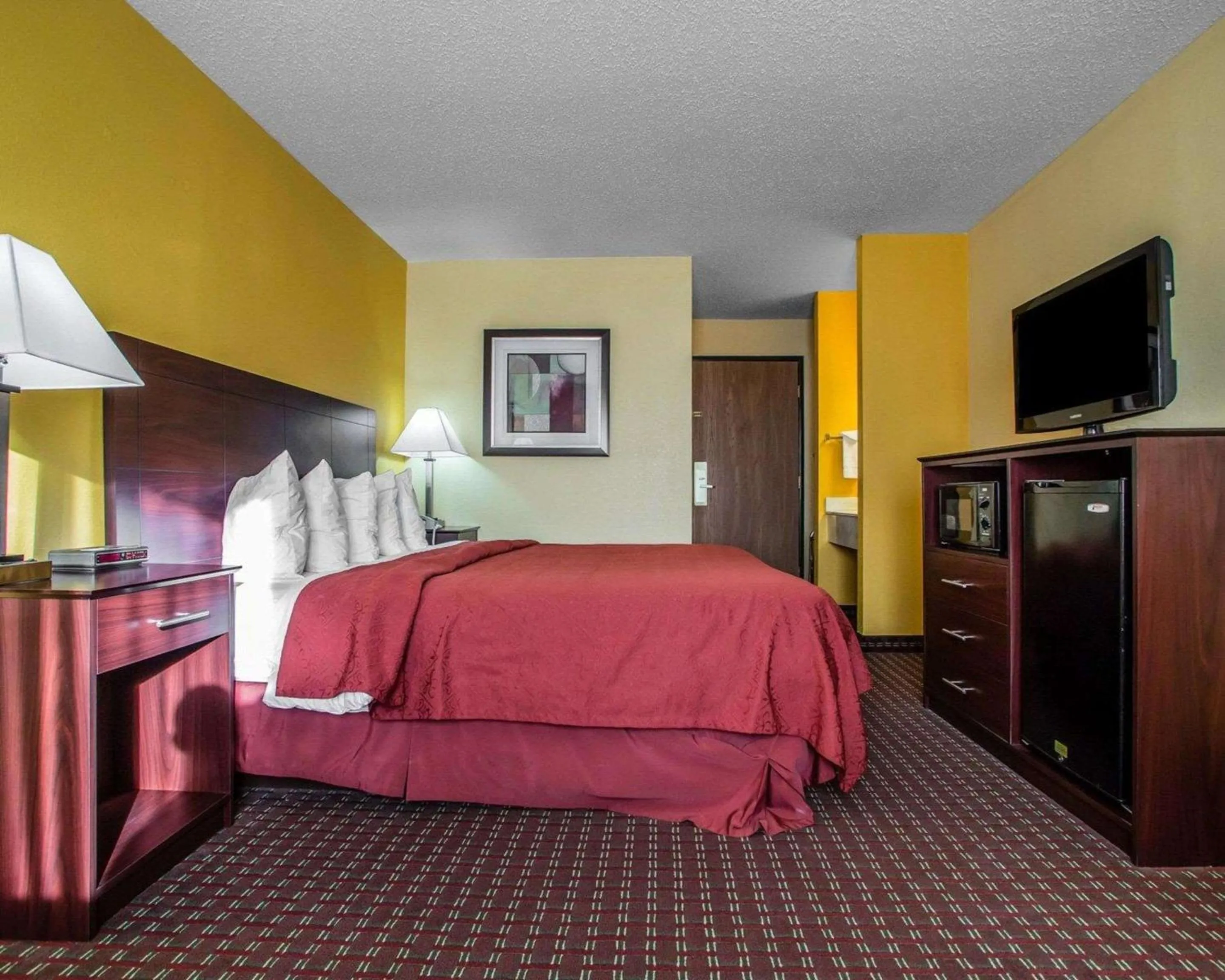 Photo of the whole room in Quality Inn Central Wisconsin Airport