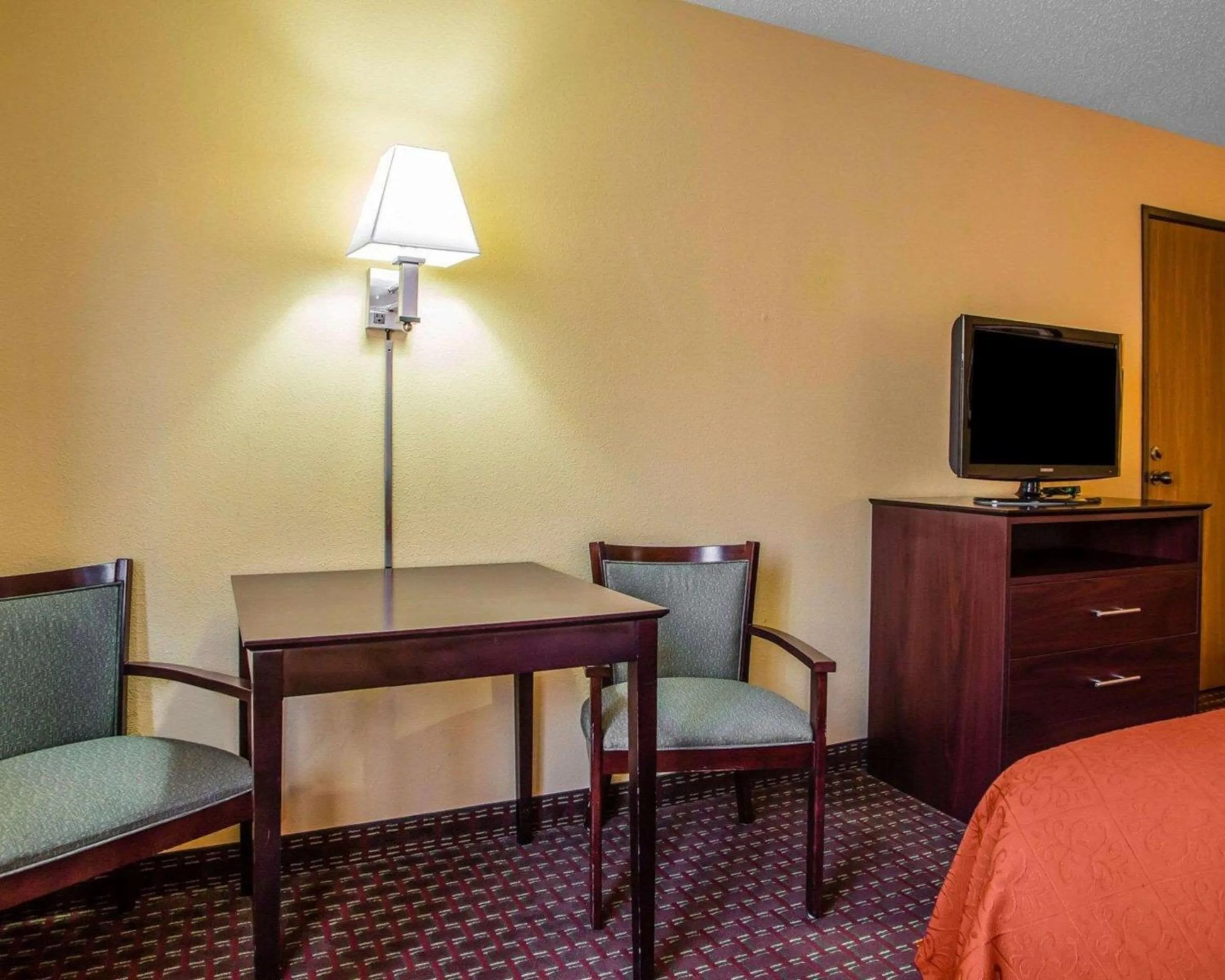 Photo of the whole room in Quality Inn Central Wisconsin Airport