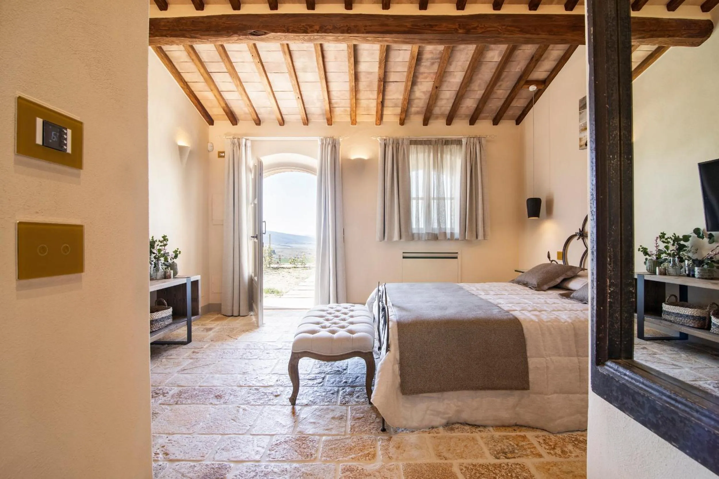 Photo of the whole room, Bed in Capanna Suites