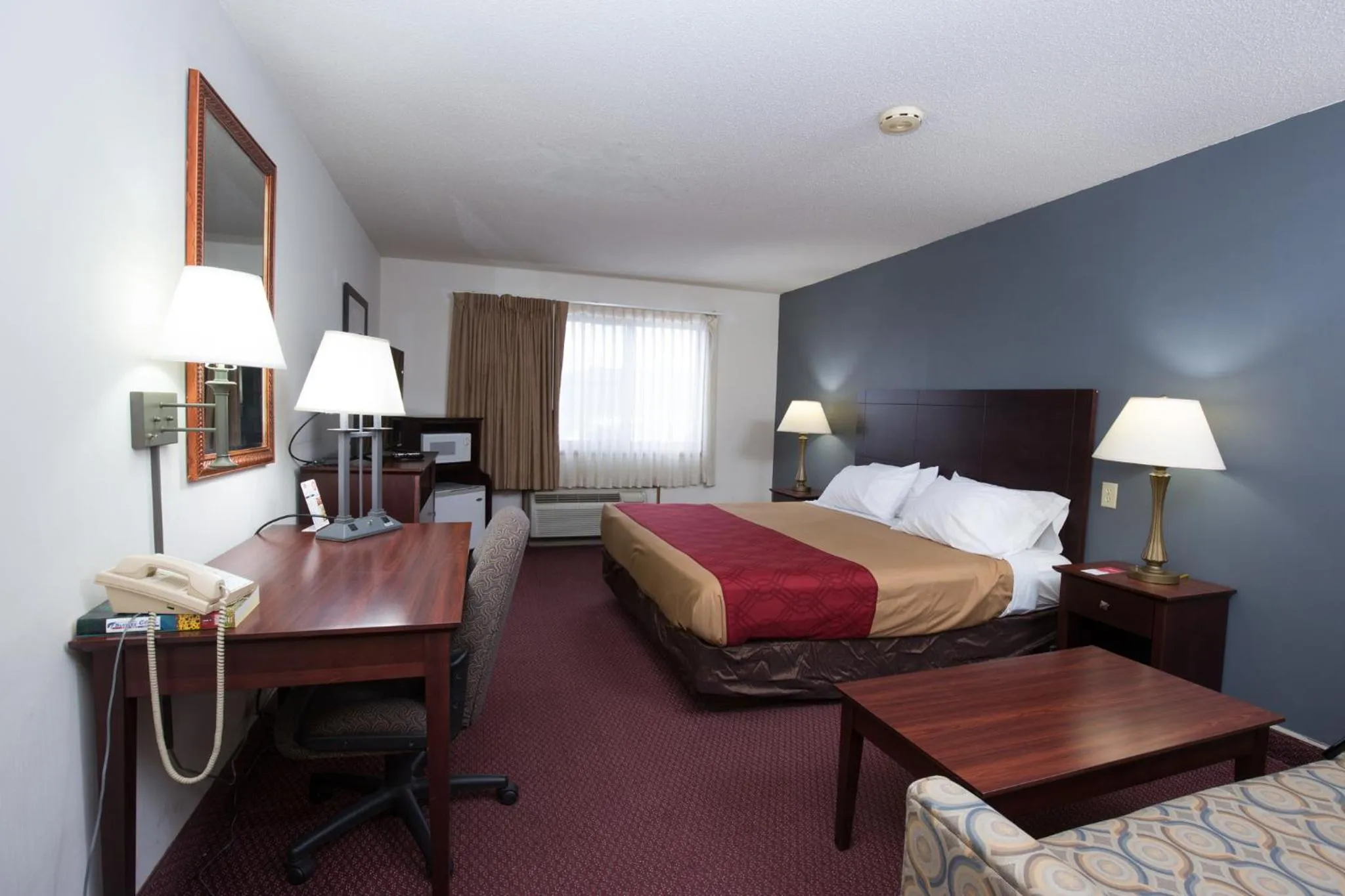 Bedroom, Bed in Travelodge by Wyndham Merrill