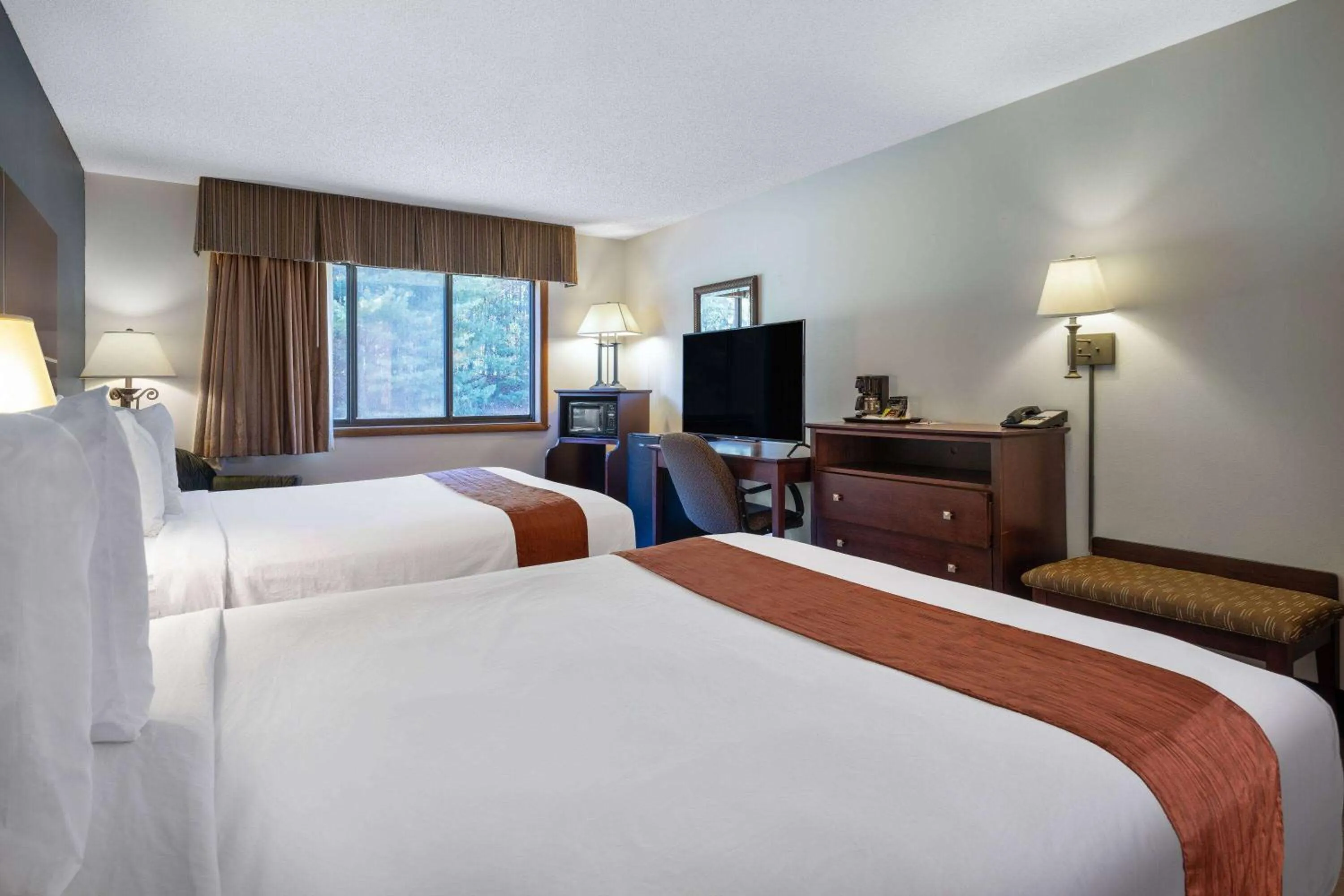 Photo of the whole room, Bed in Travelodge by Wyndham Merrill