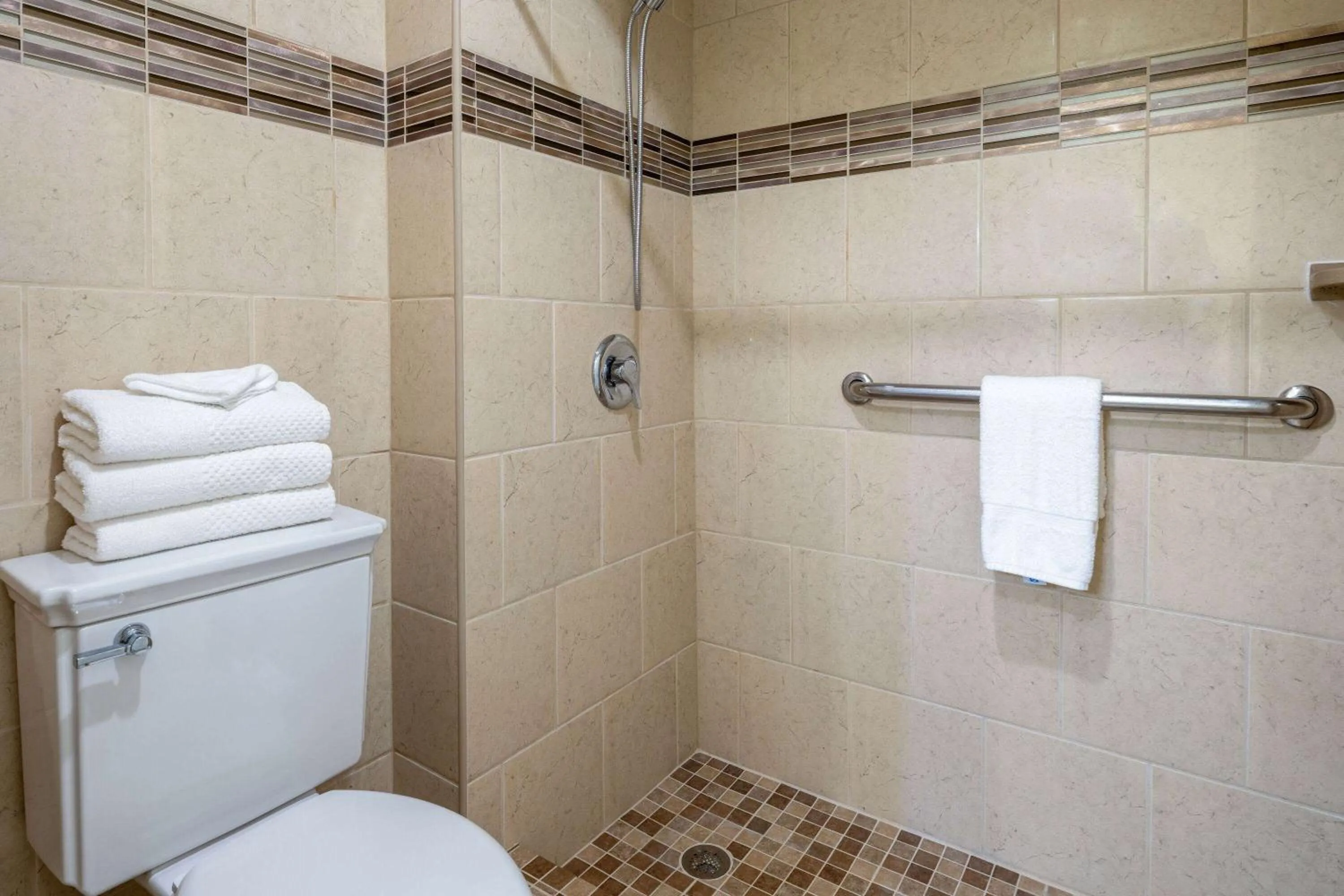 TV and multimedia in Travelodge by Wyndham Merrill