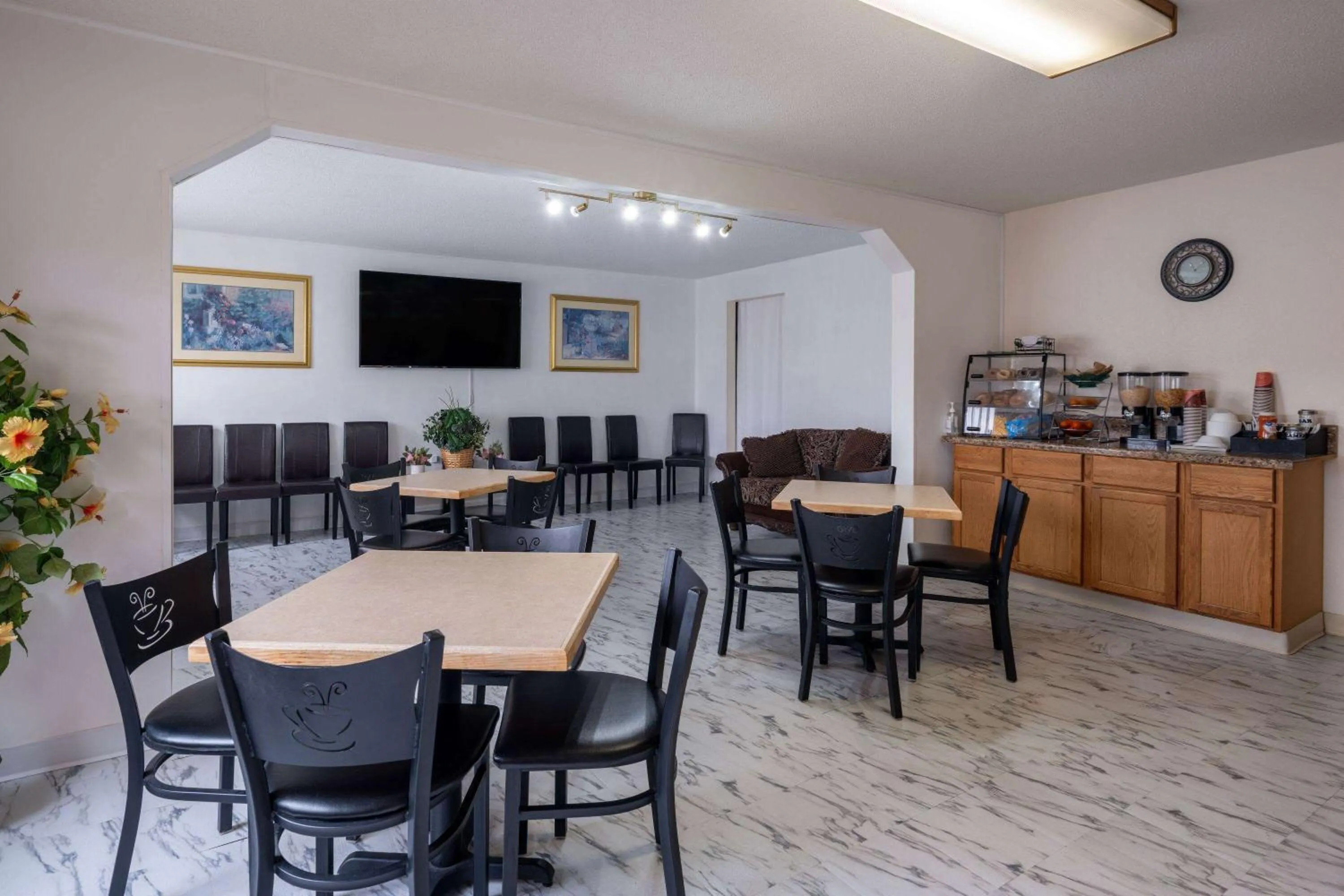 Breakfast in Travelodge by Wyndham Merrill