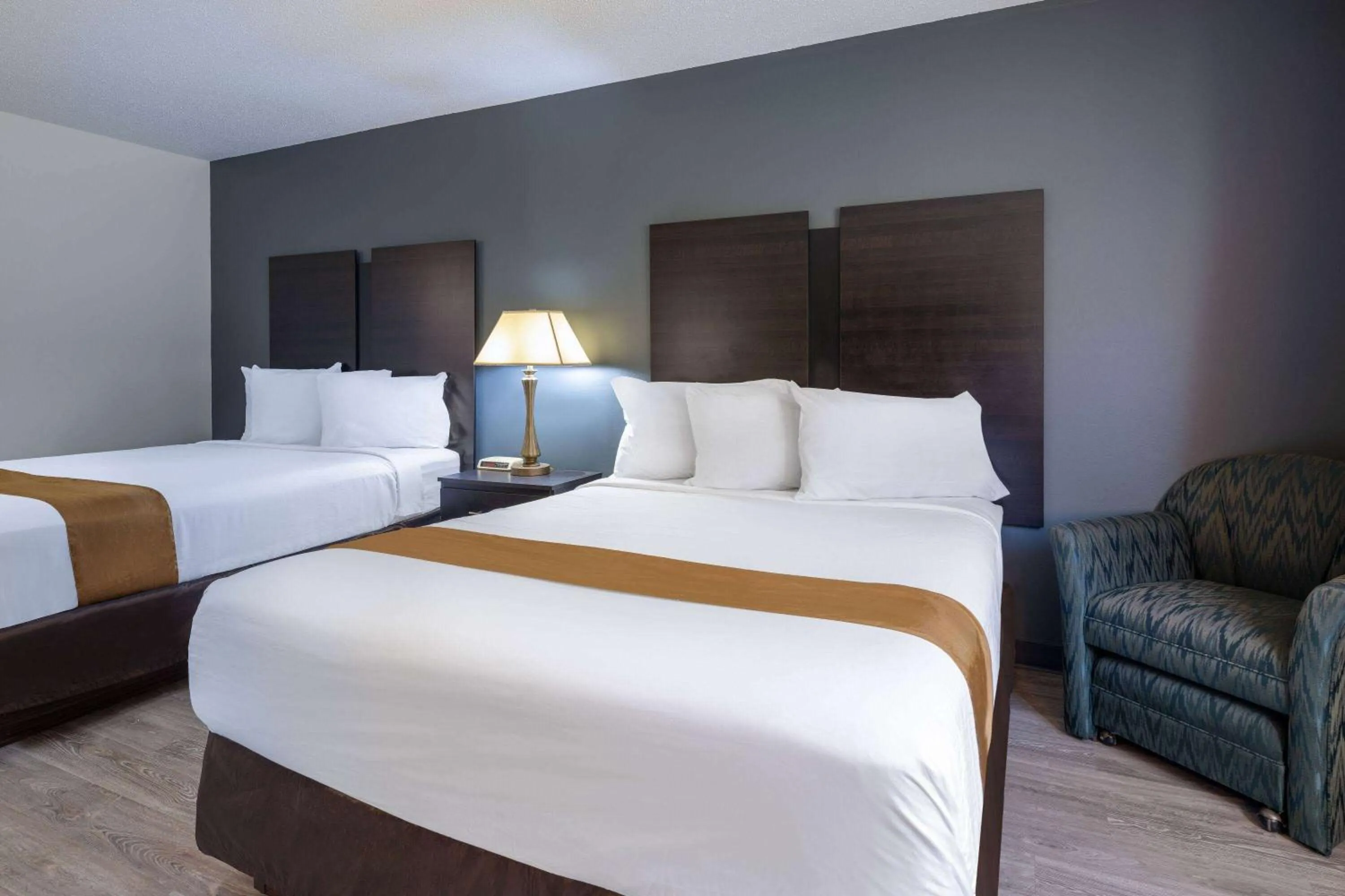 Photo of the whole room, Bed in Travelodge by Wyndham Merrill