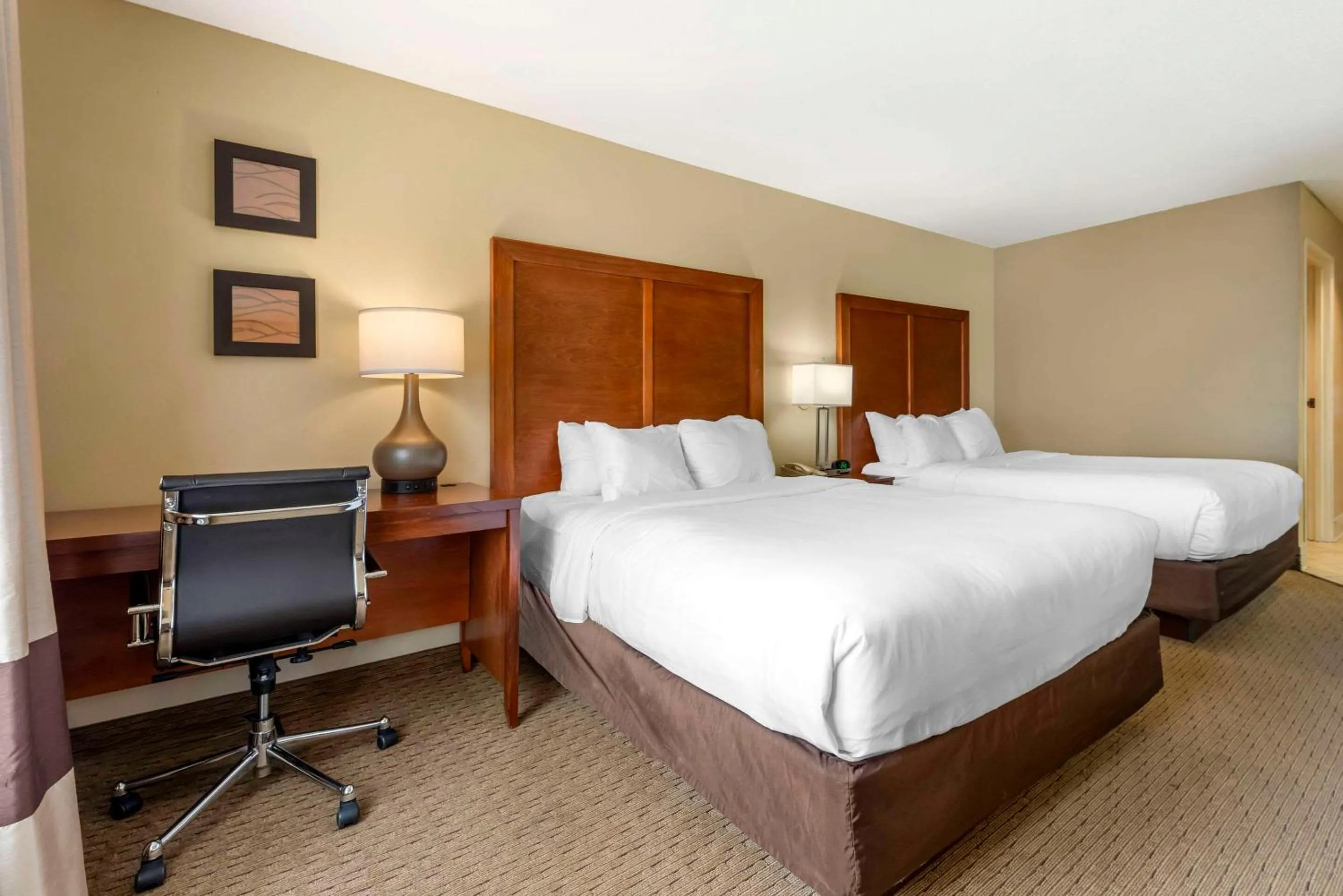 Bedroom, Bed in Comfort Inn & Suites Black River Falls I-94