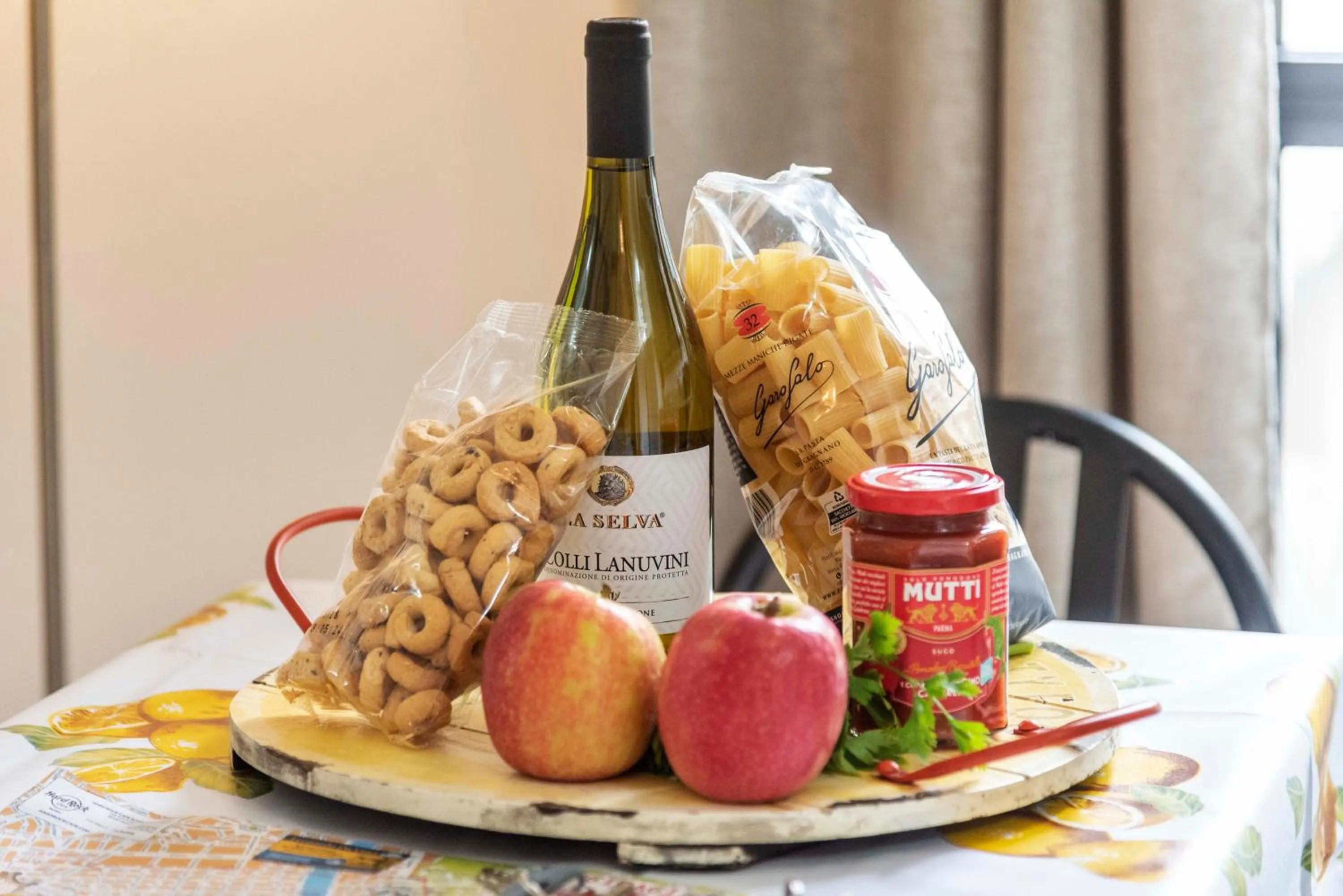 Food and drinks in Merulana Suite S.Peter