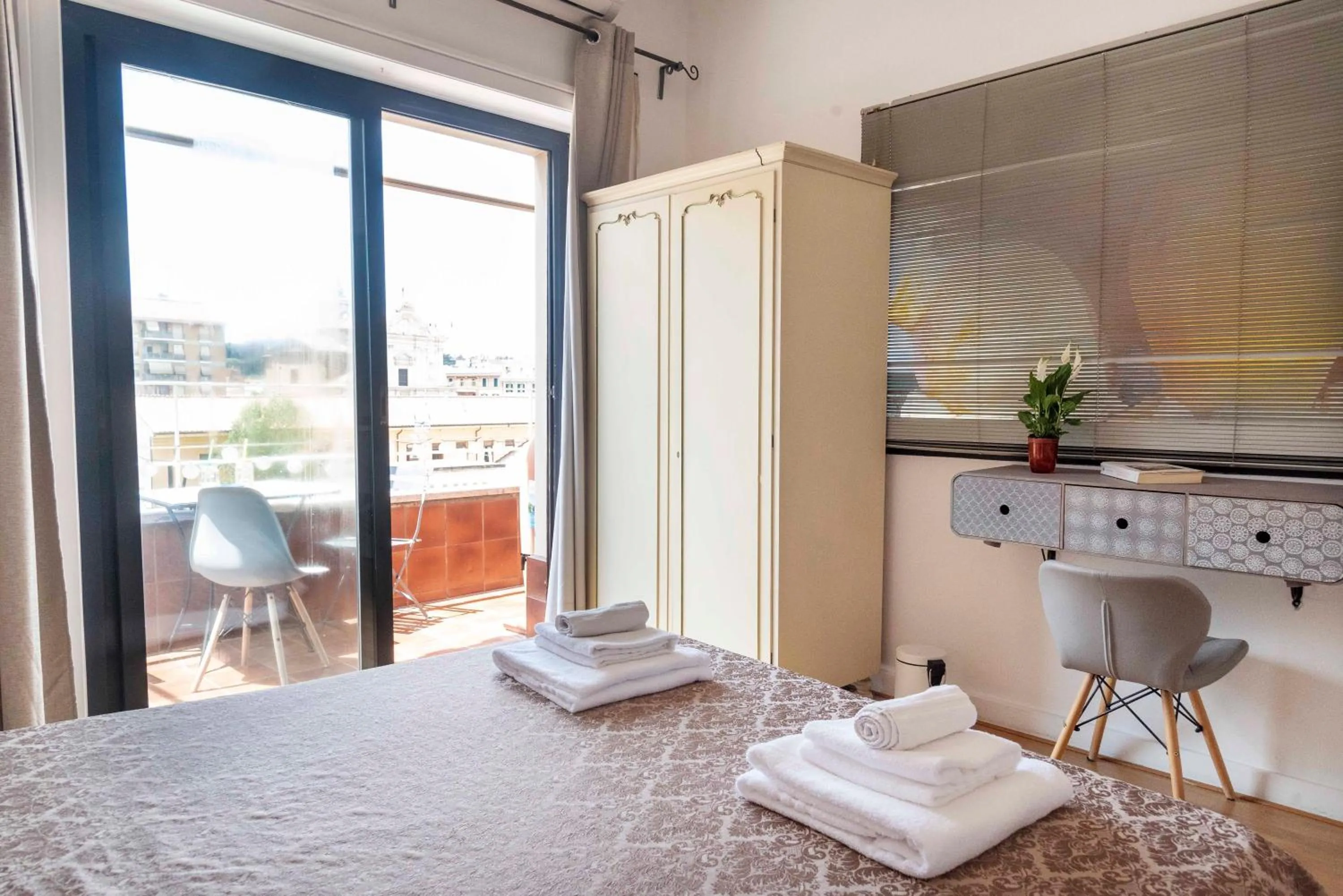 Photo of the whole room in Merulana Suite S.Peter