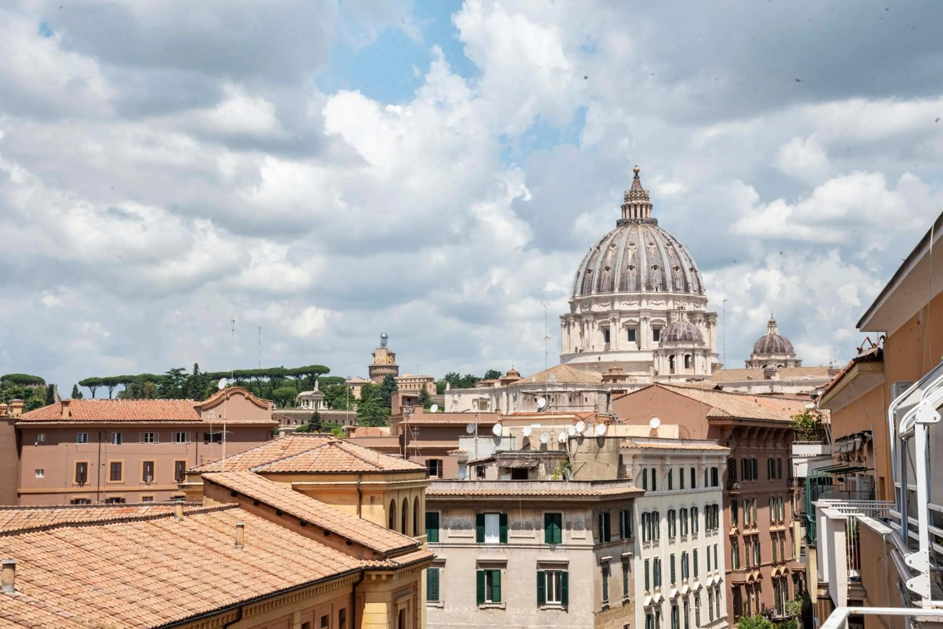 City view in Merulana Suite S.Peter