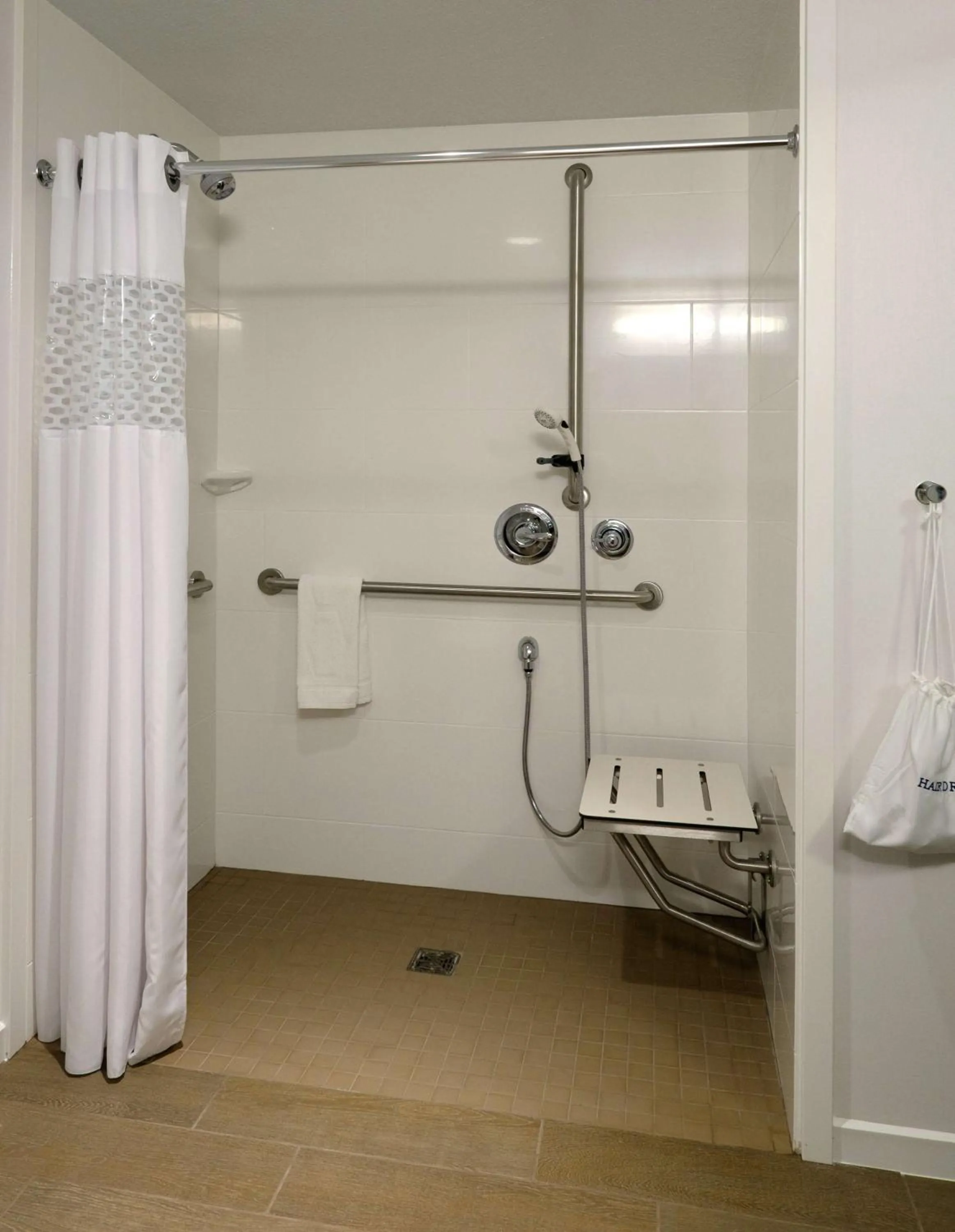 Bathroom in Hampton Inn Green Bay Downtown