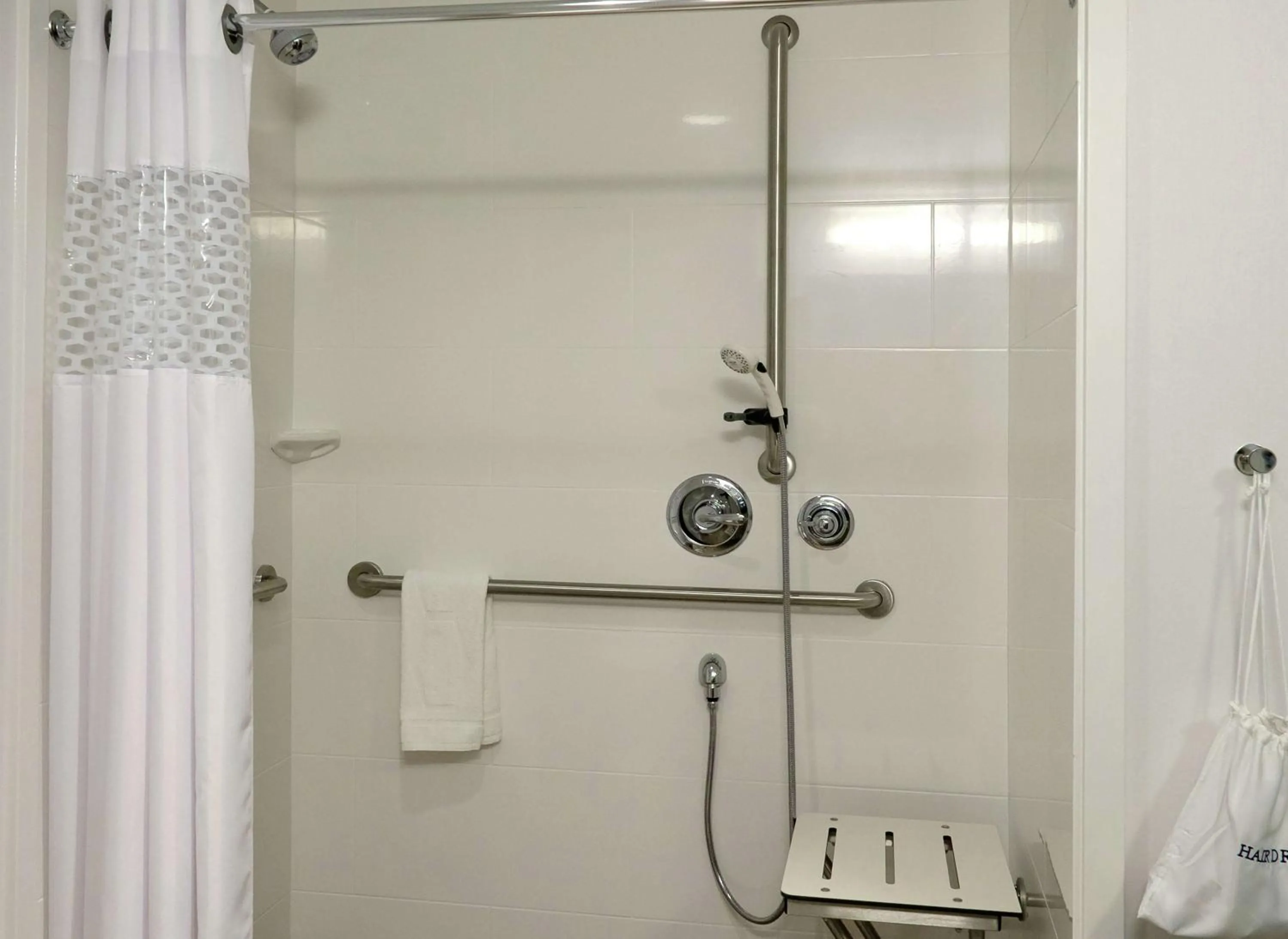 Bathroom in Hampton Inn Green Bay Downtown