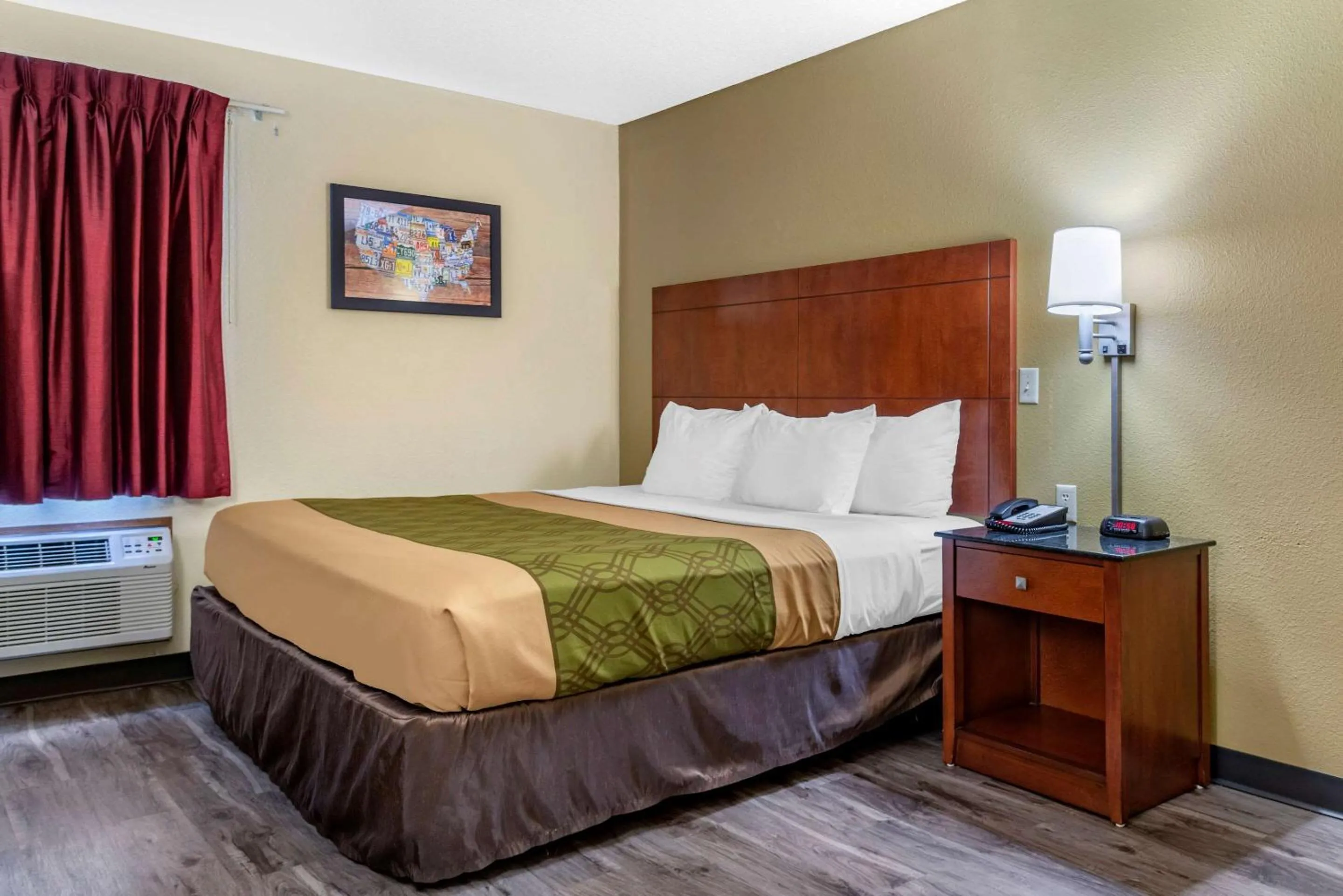 Photo of the whole room in Econo Lodge River Falls